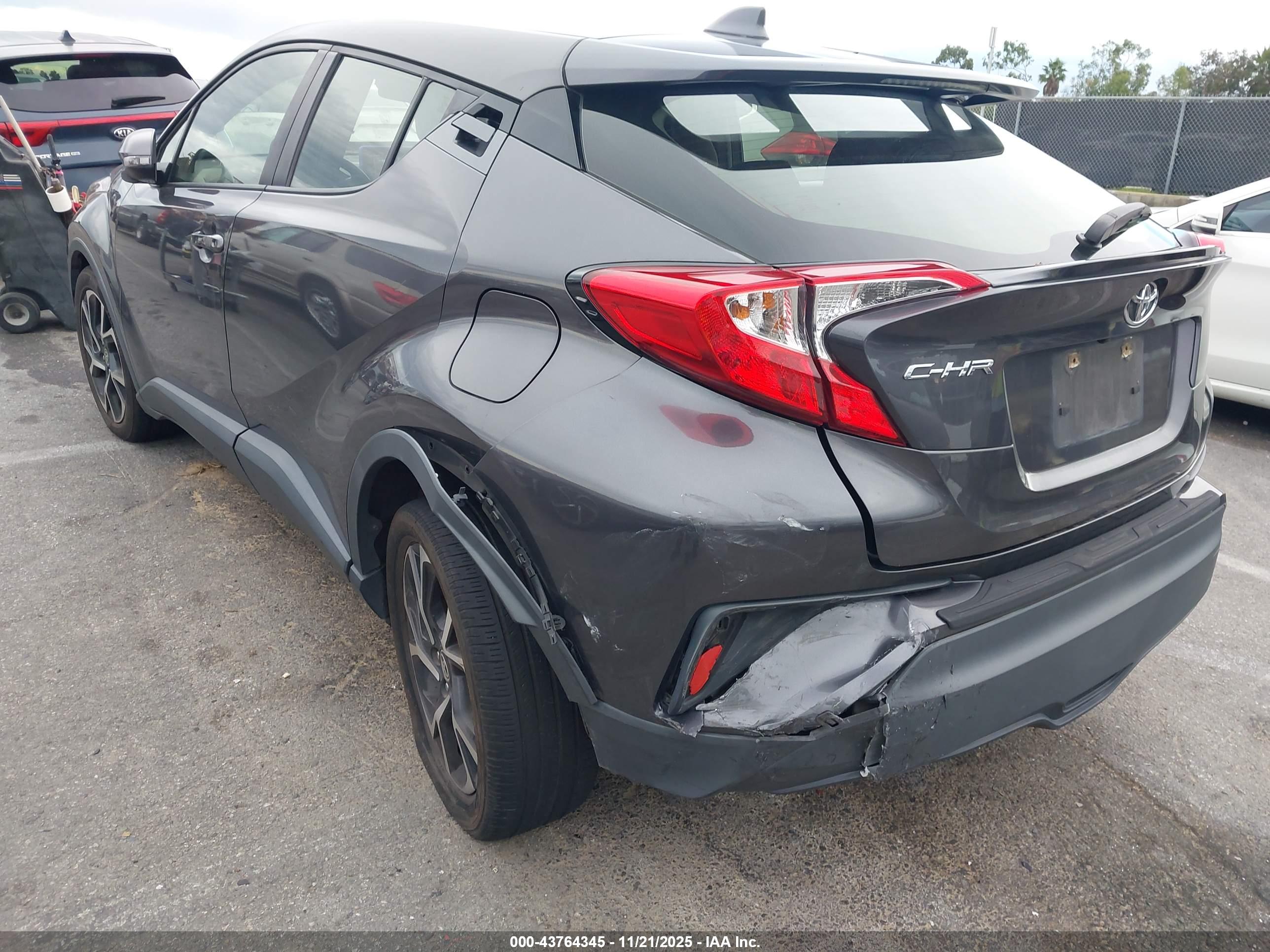 TOYOTA C-HR image 3