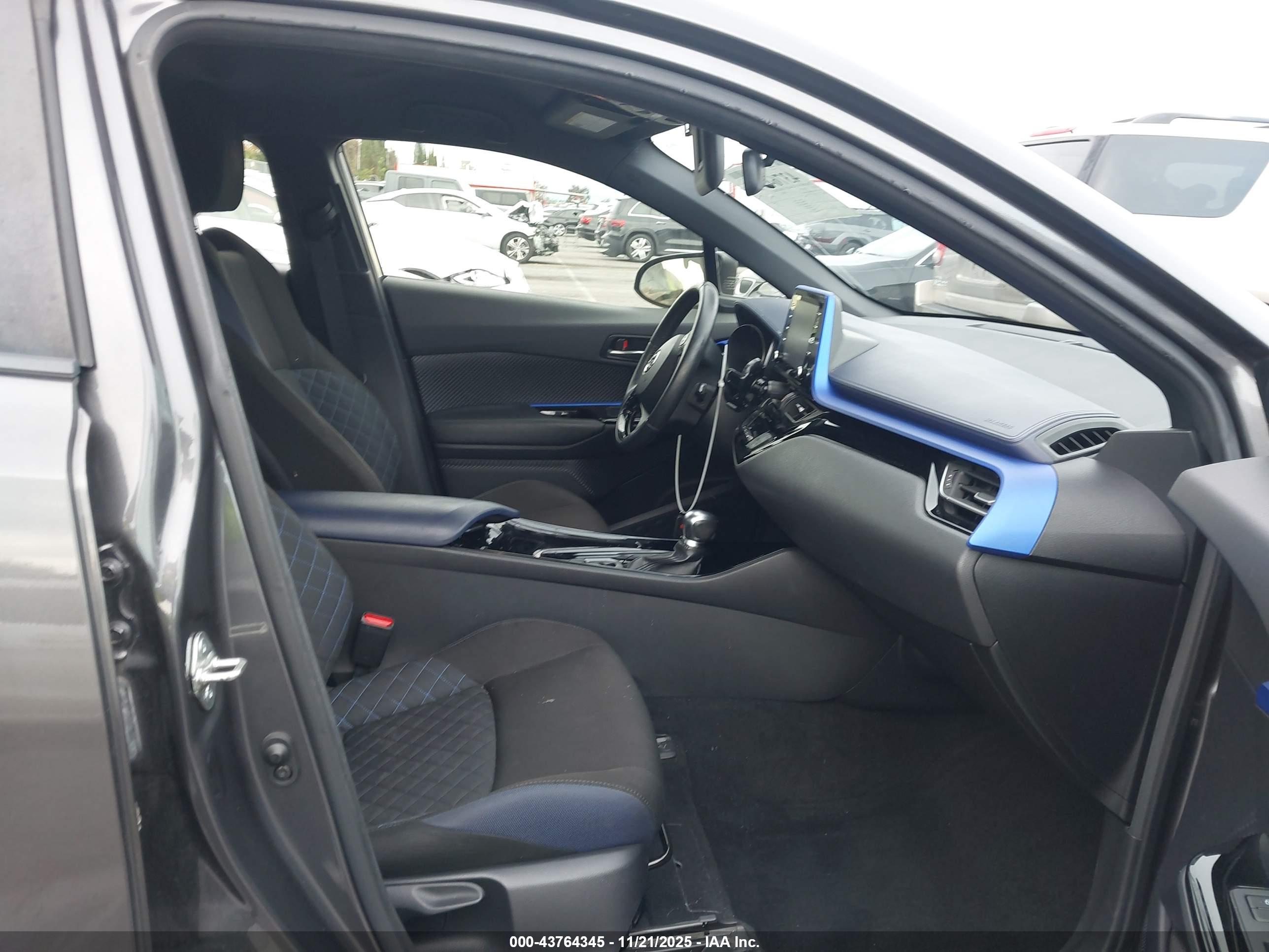 TOYOTA C-HR image 5