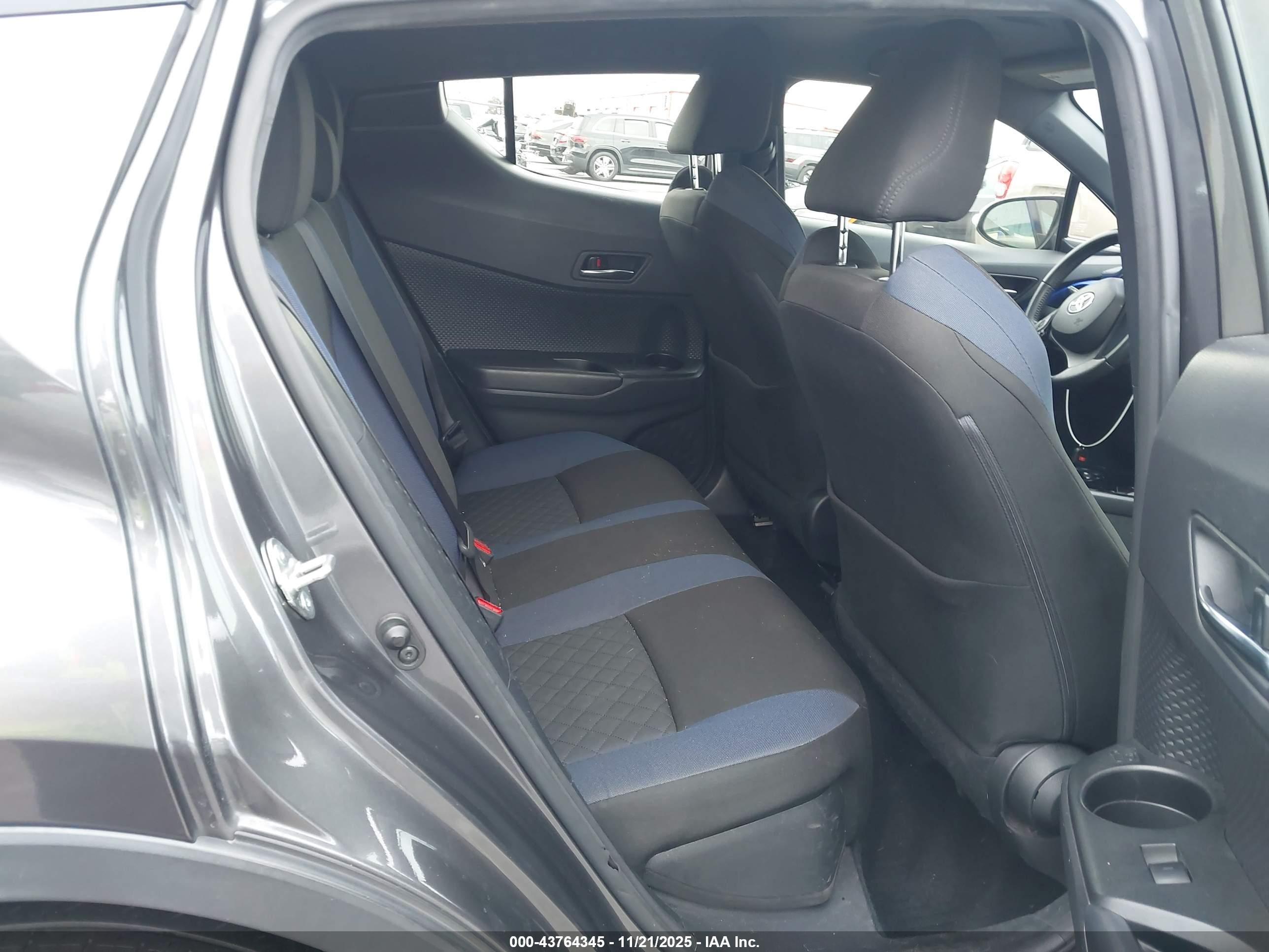 TOYOTA C-HR image 8