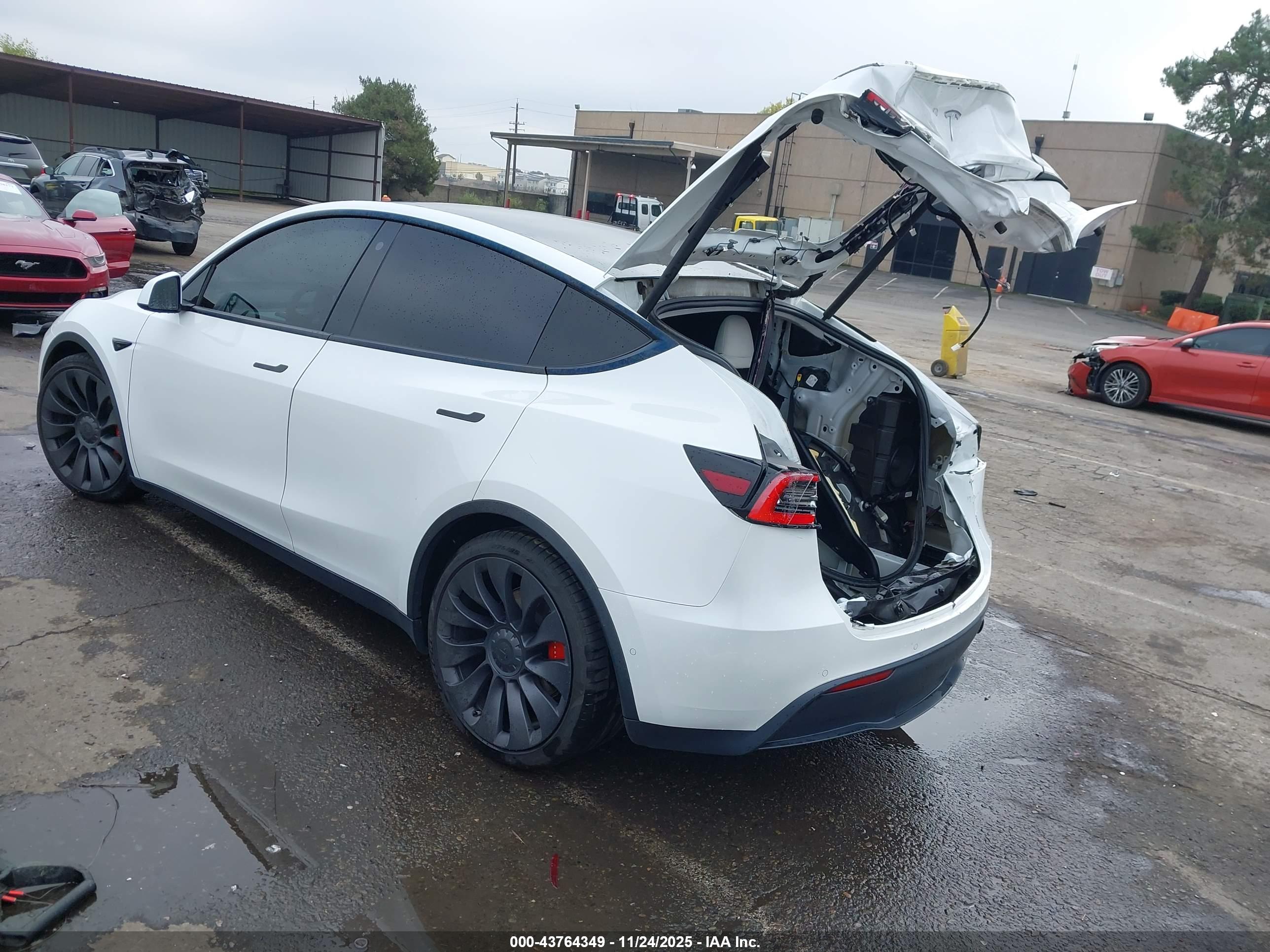 TESLA MODEL image 3
