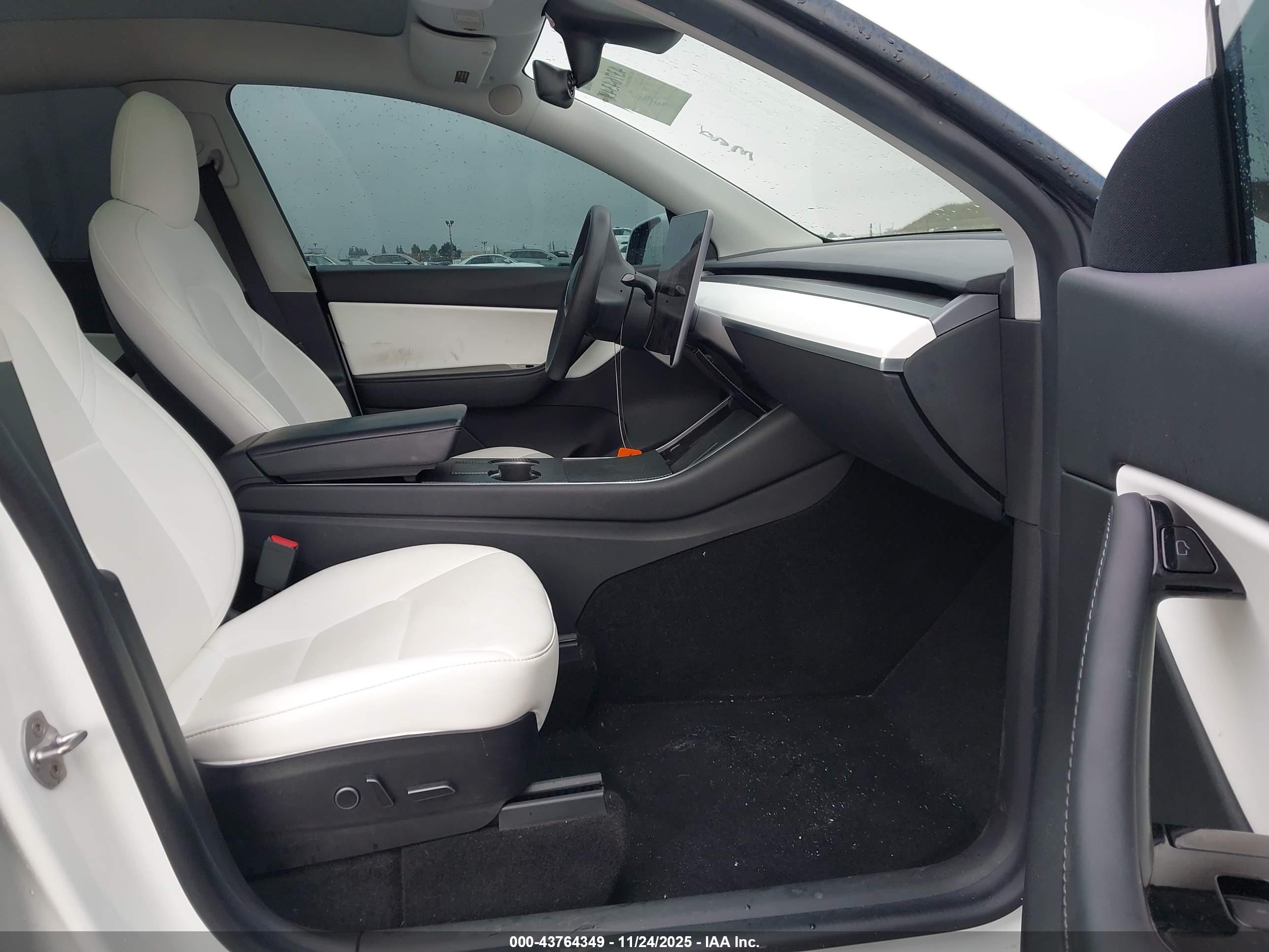 TESLA MODEL image 5