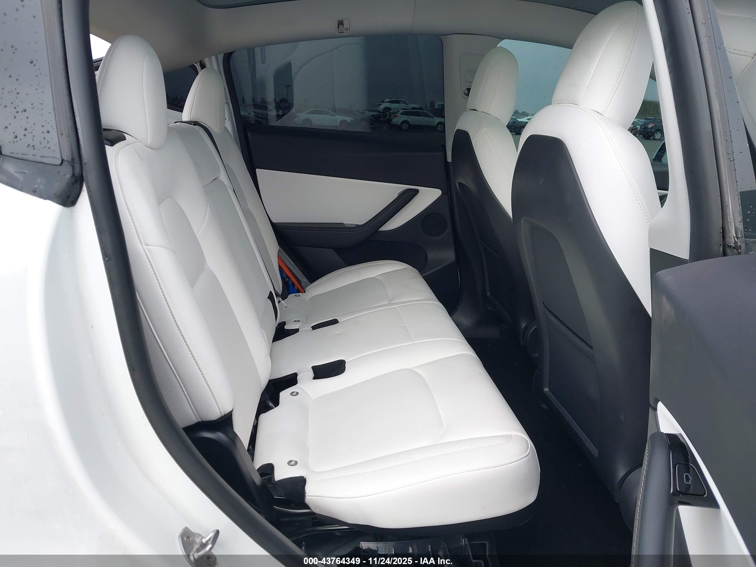 TESLA MODEL image 8