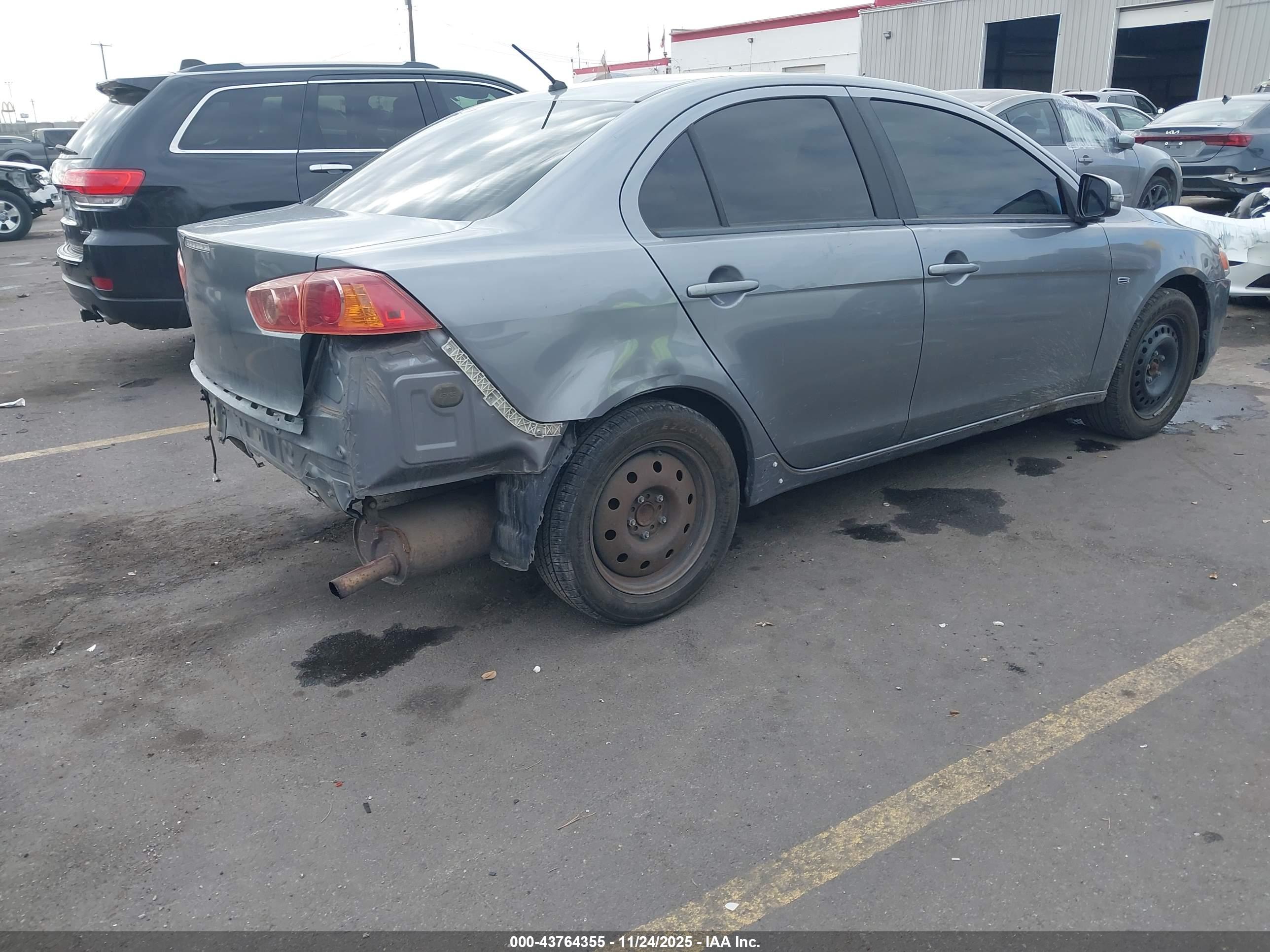 MITSUBISHI LANCER image 4
