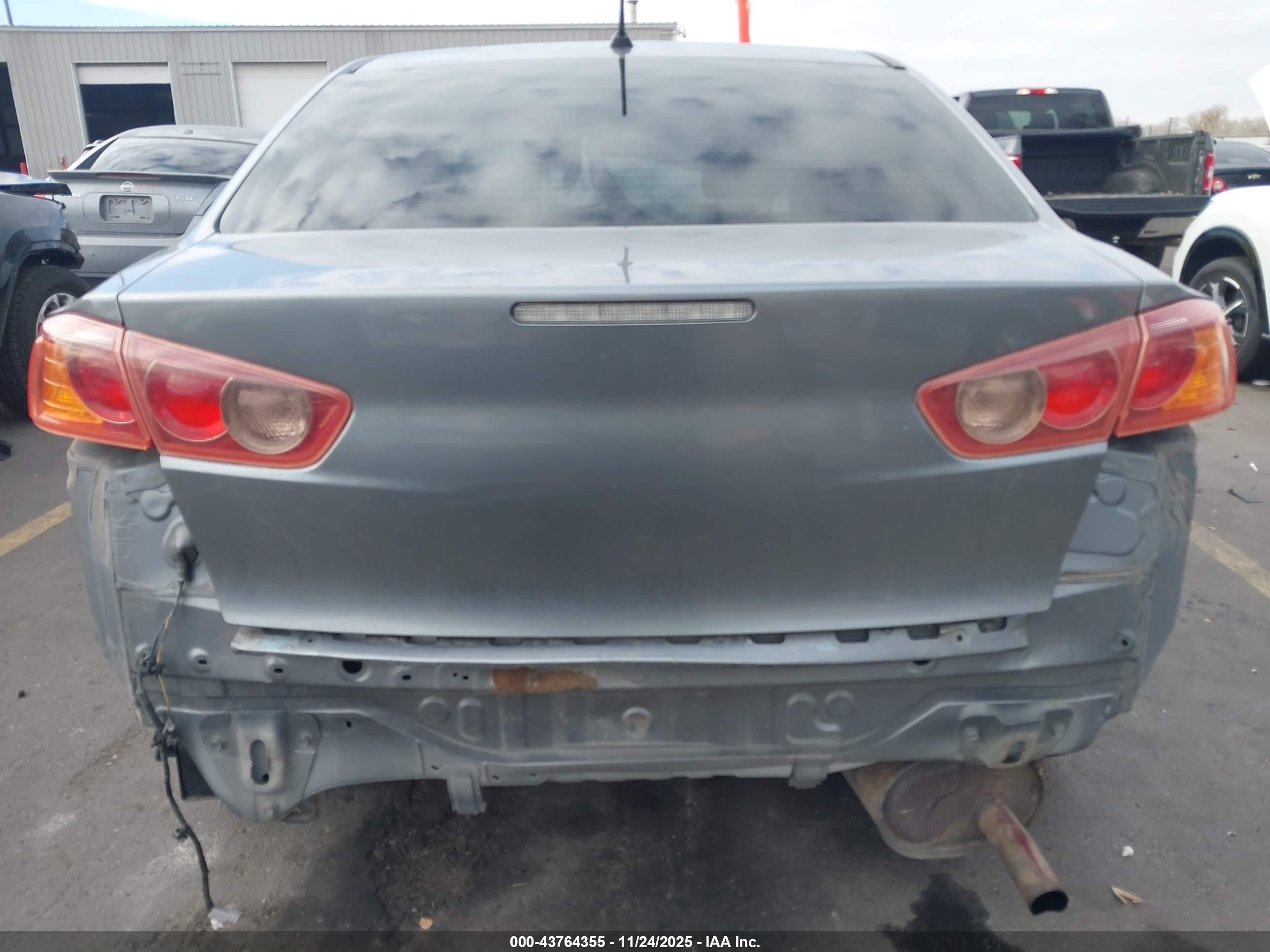 MITSUBISHI LANCER image 6