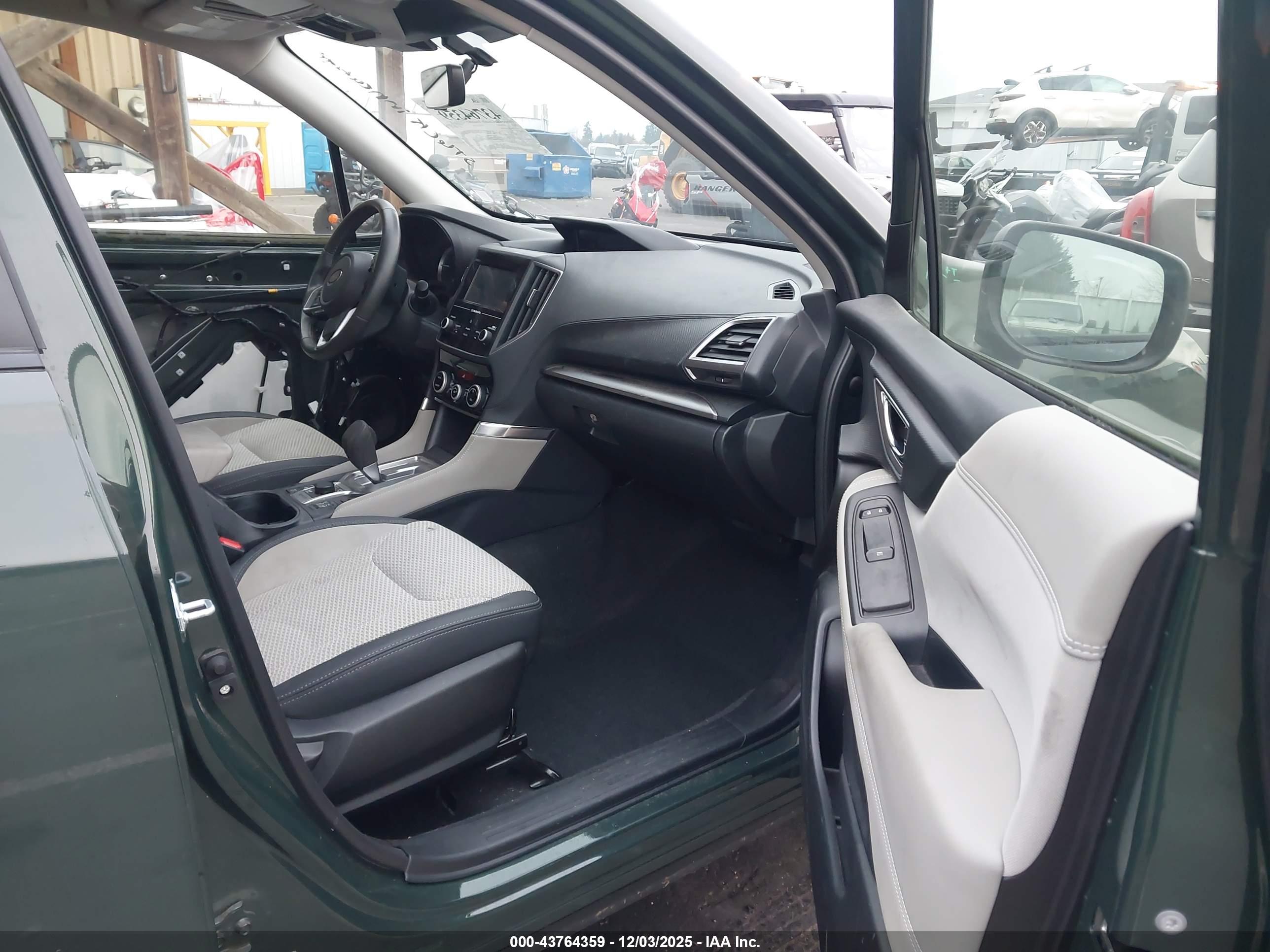 SUBARU FORESTER image 5