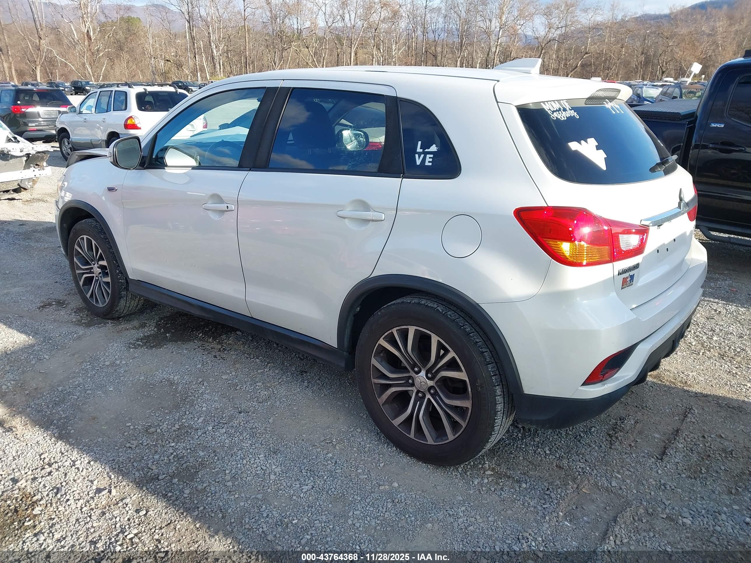 MITSUBISHI OUTLANDER image 3