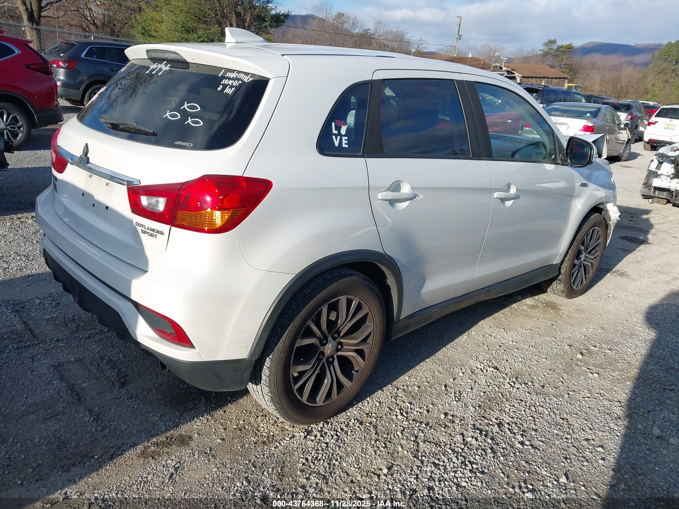MITSUBISHI OUTLANDER image 4