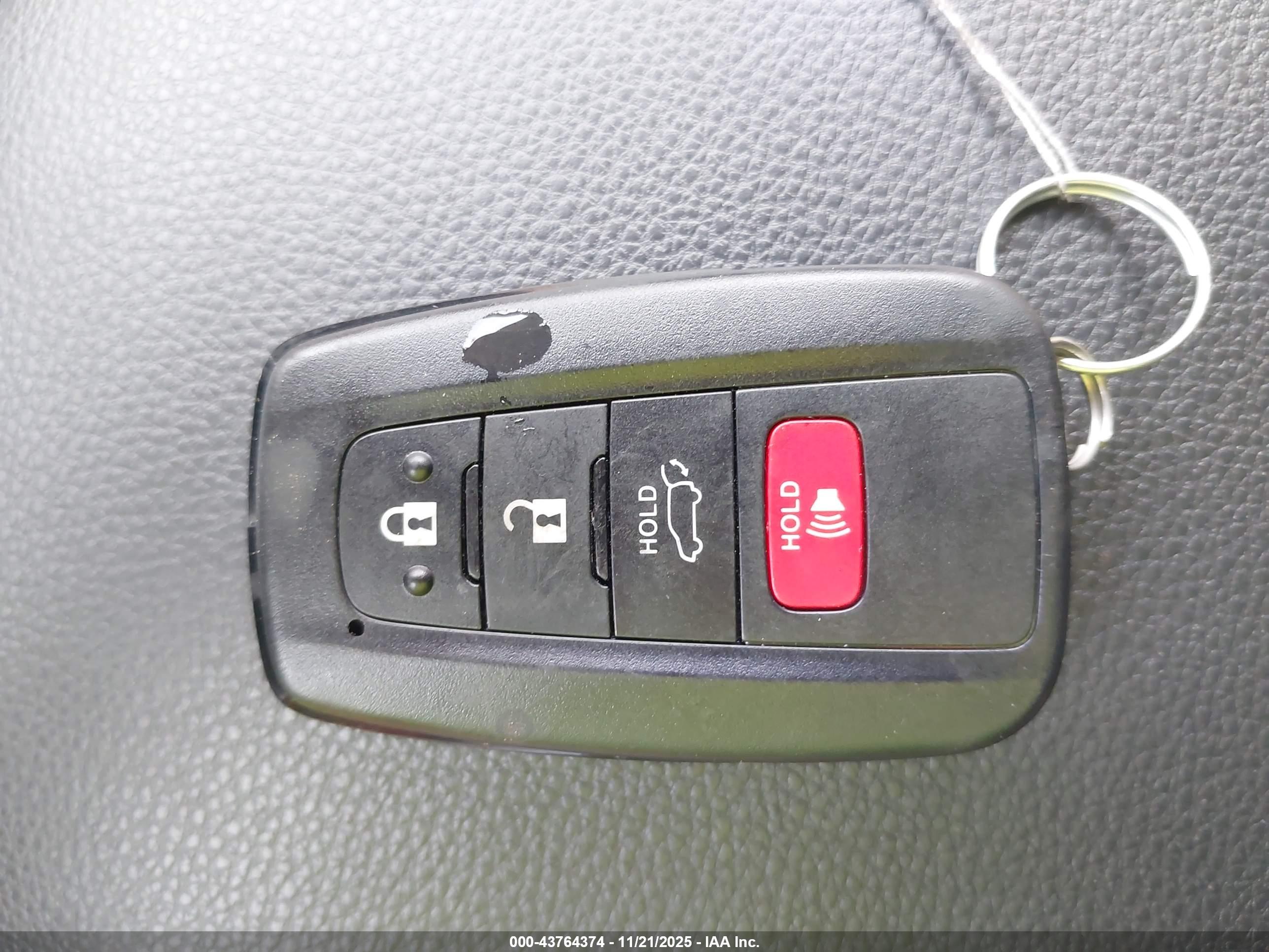 TOYOTA RAV4 image 11