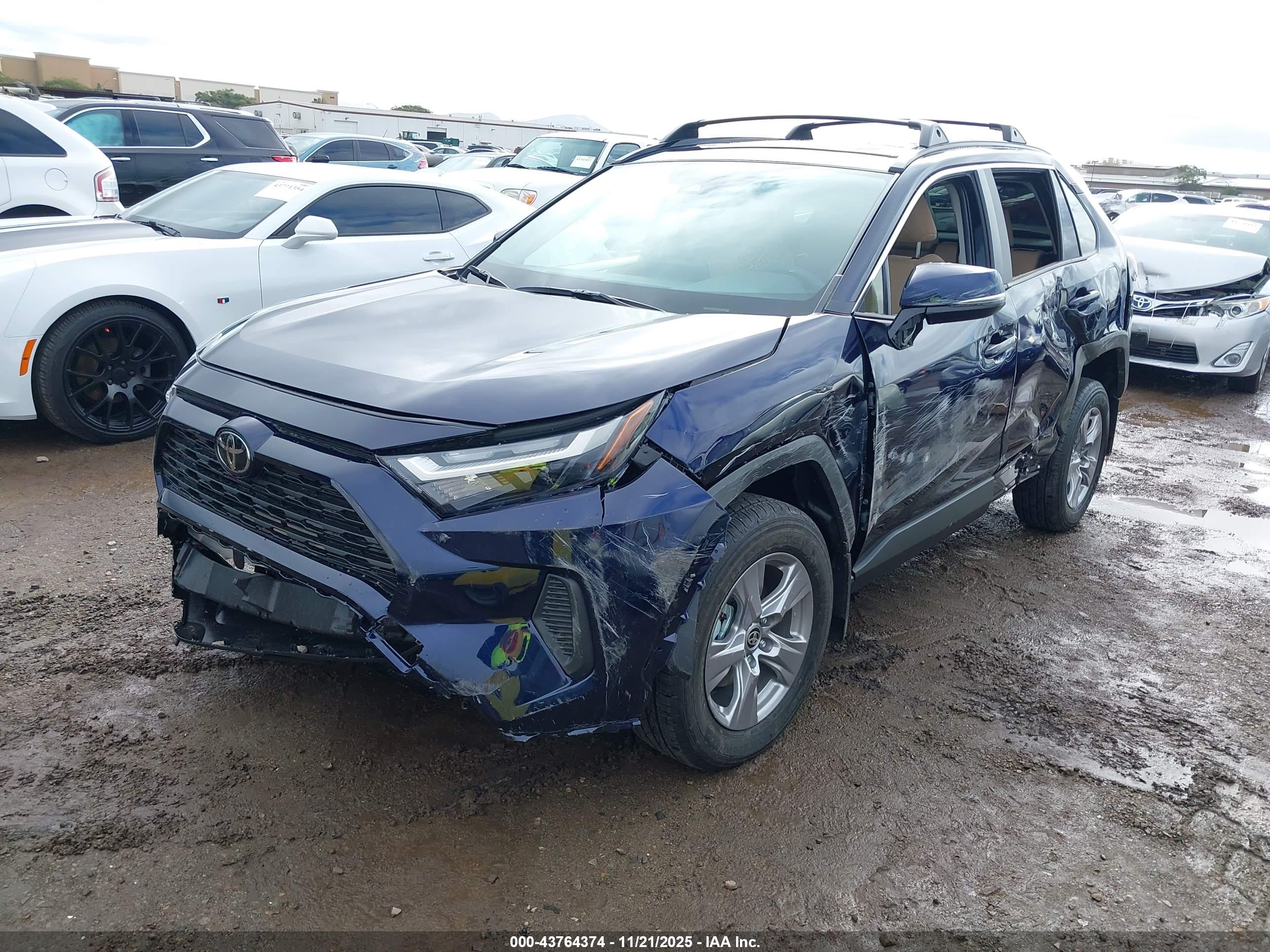 TOYOTA RAV4 image 2