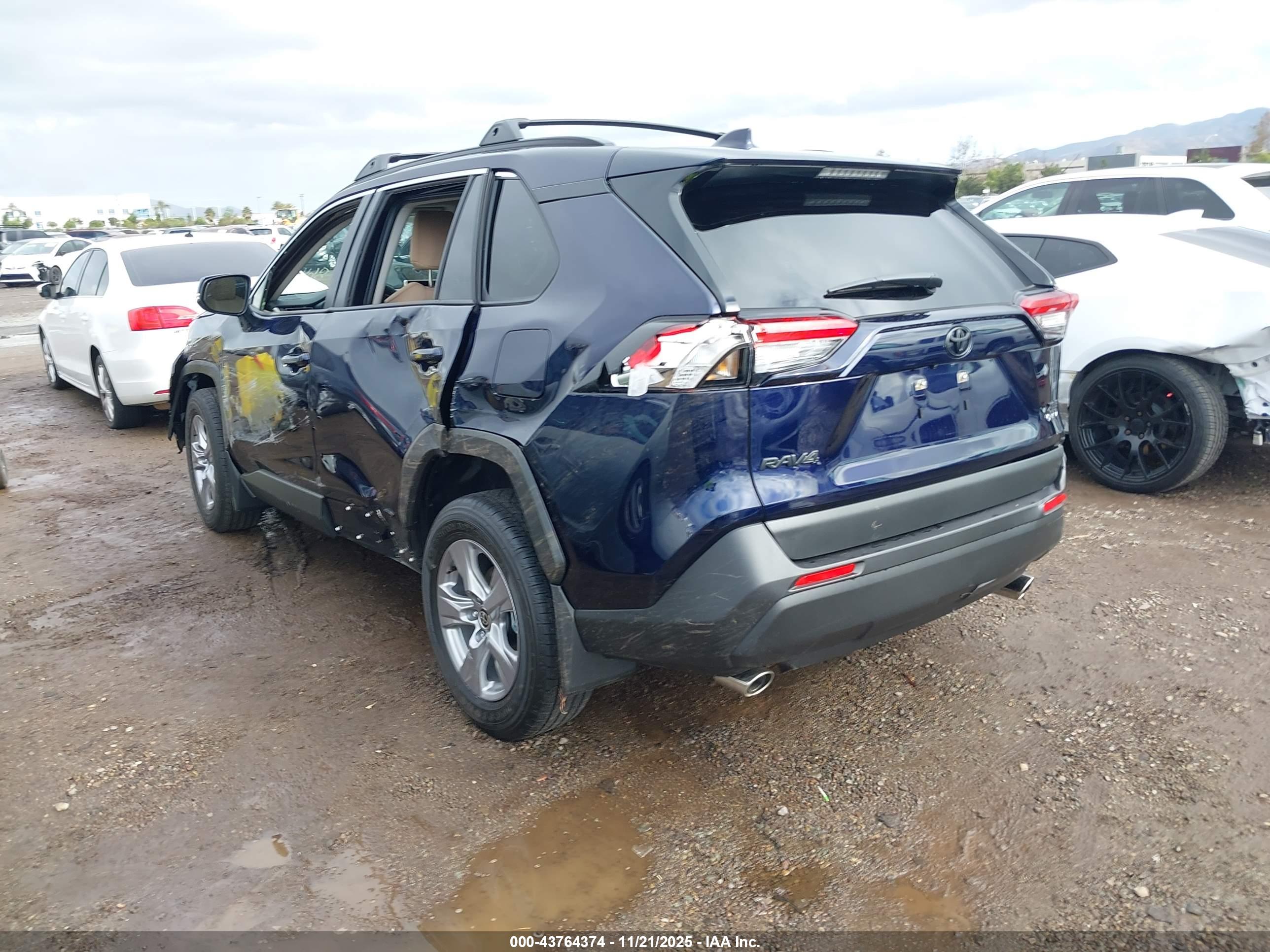 TOYOTA RAV4 image 3
