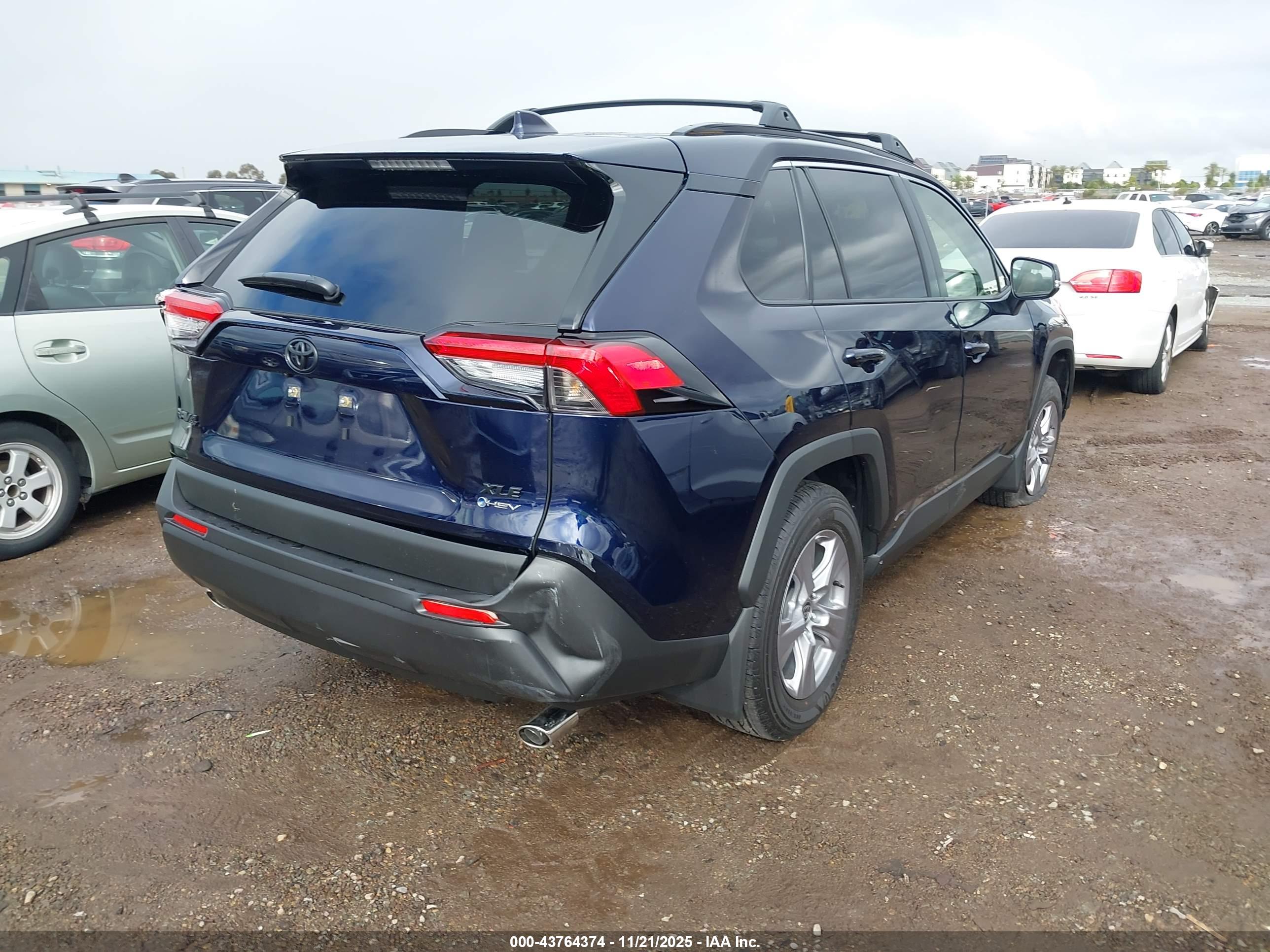 TOYOTA RAV4 image 4