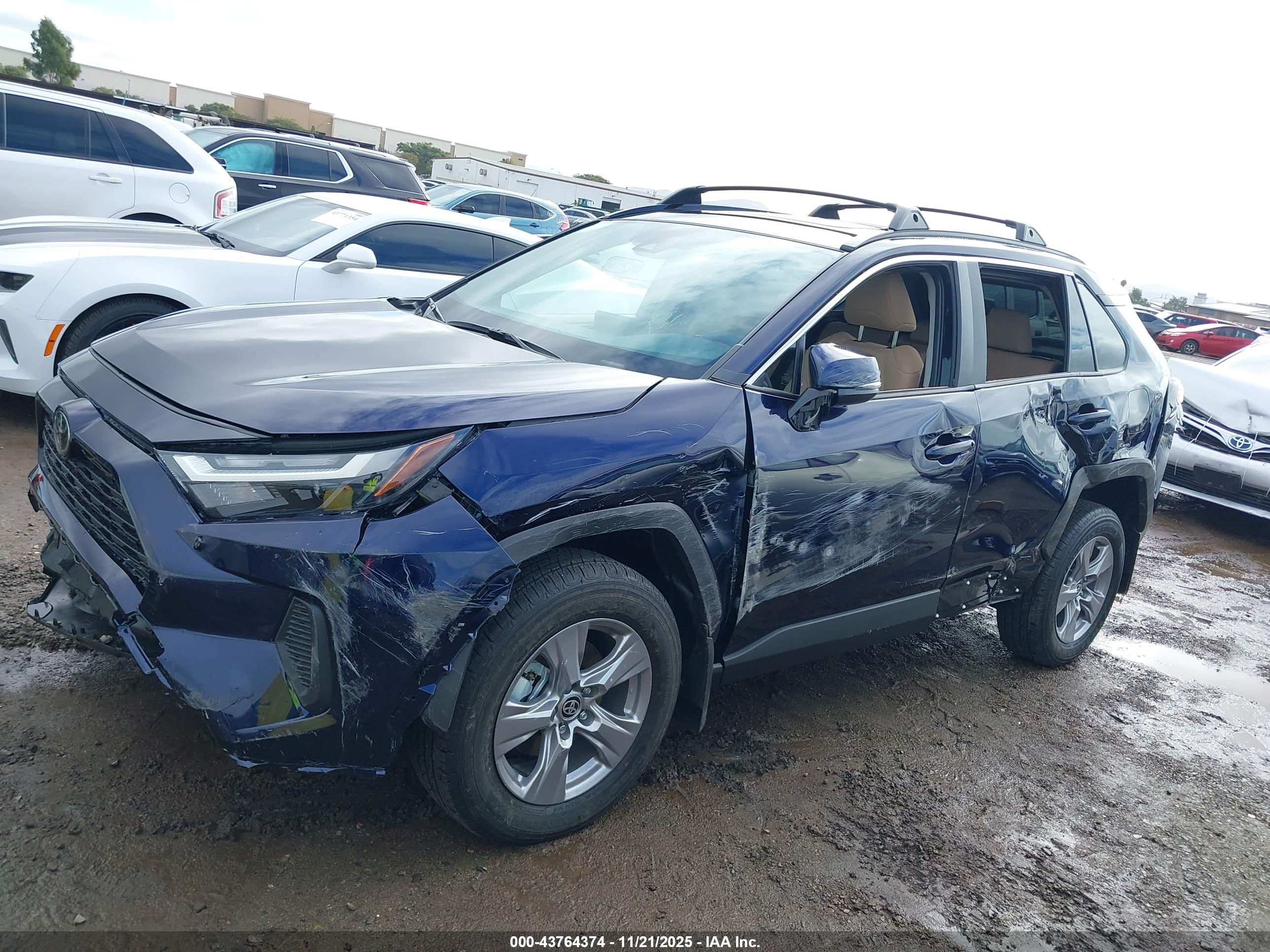 TOYOTA RAV4 image 6