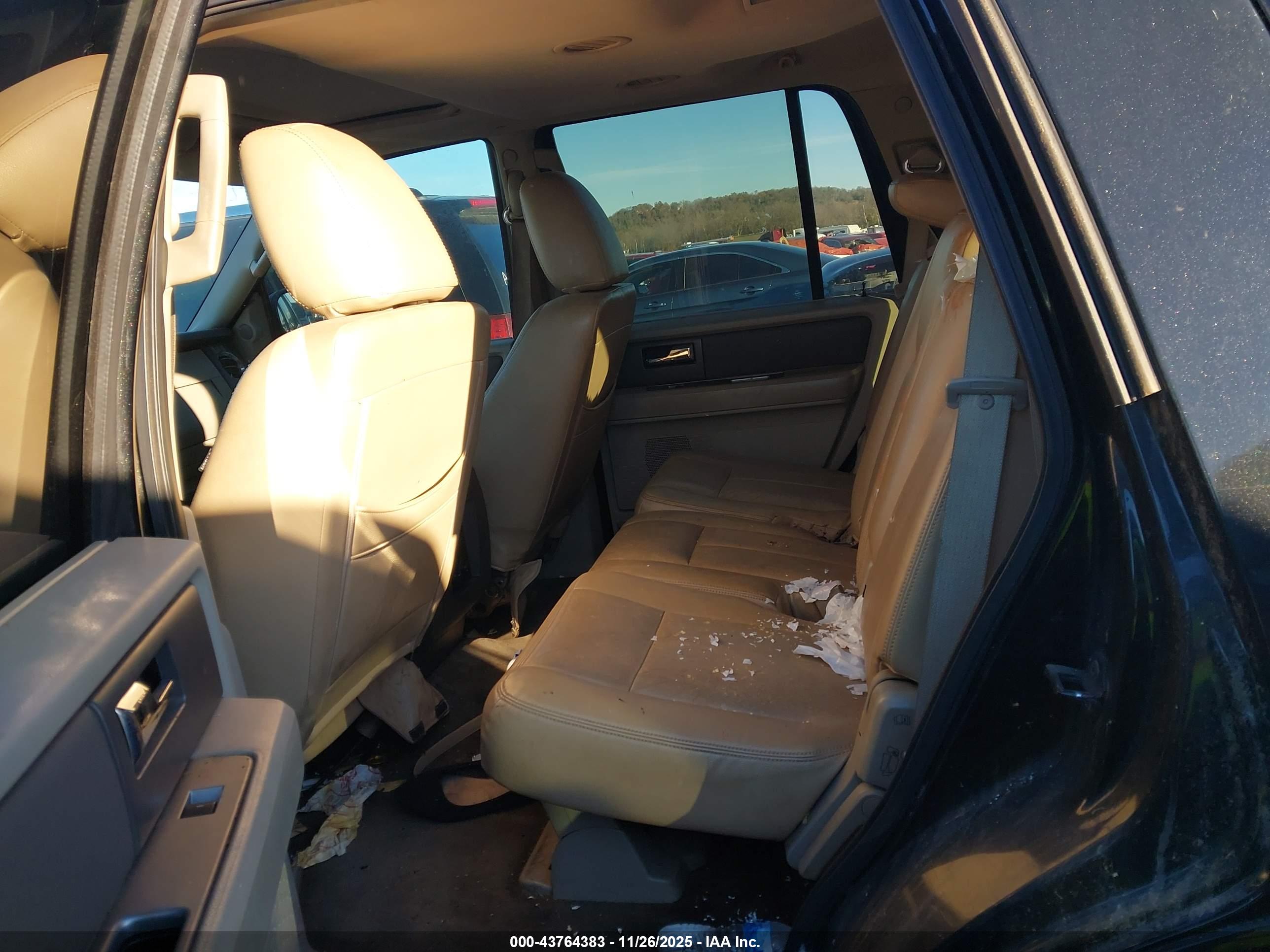 FORD EXPEDITION image 8