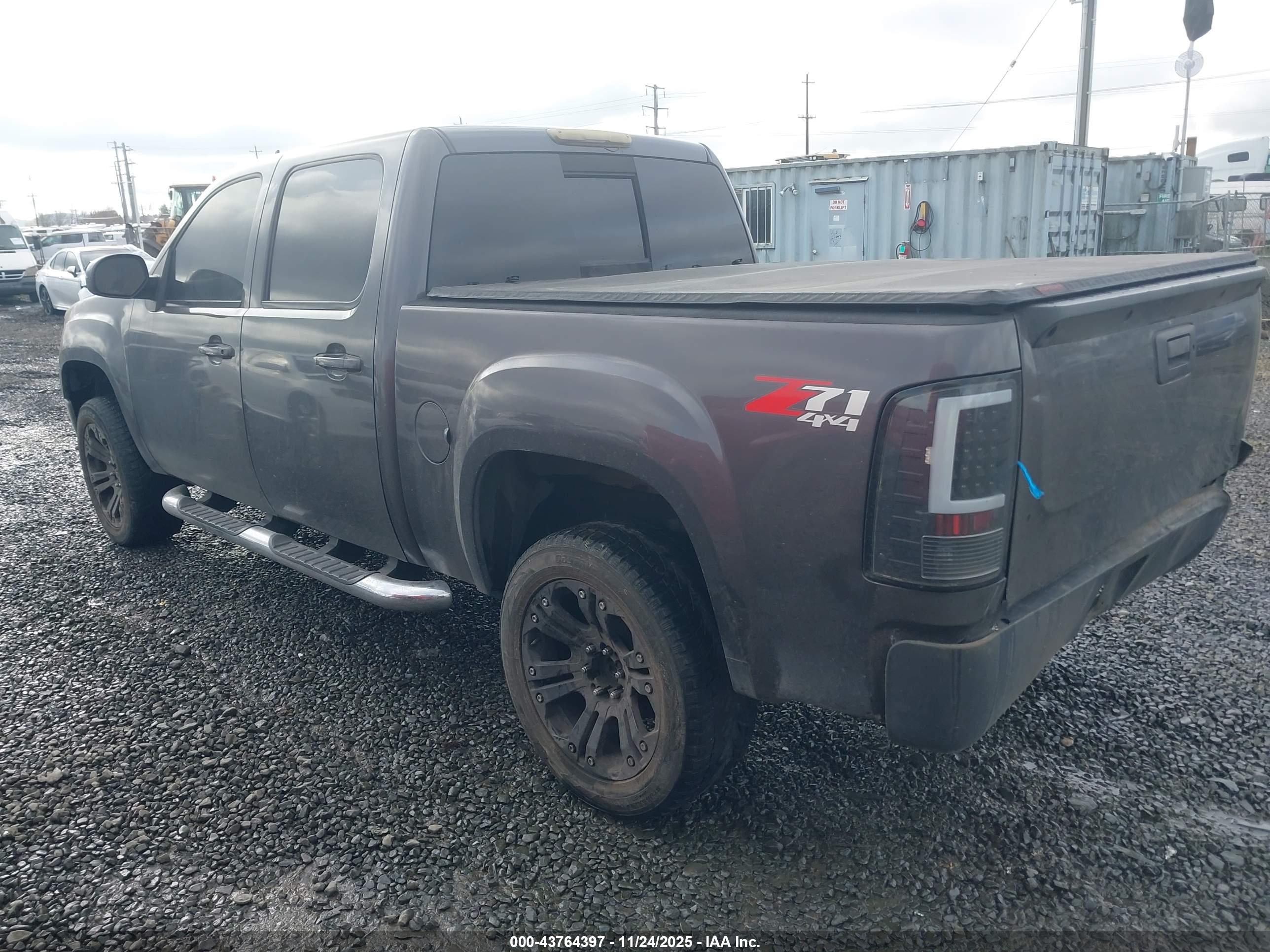 GMC SIERRA image 3