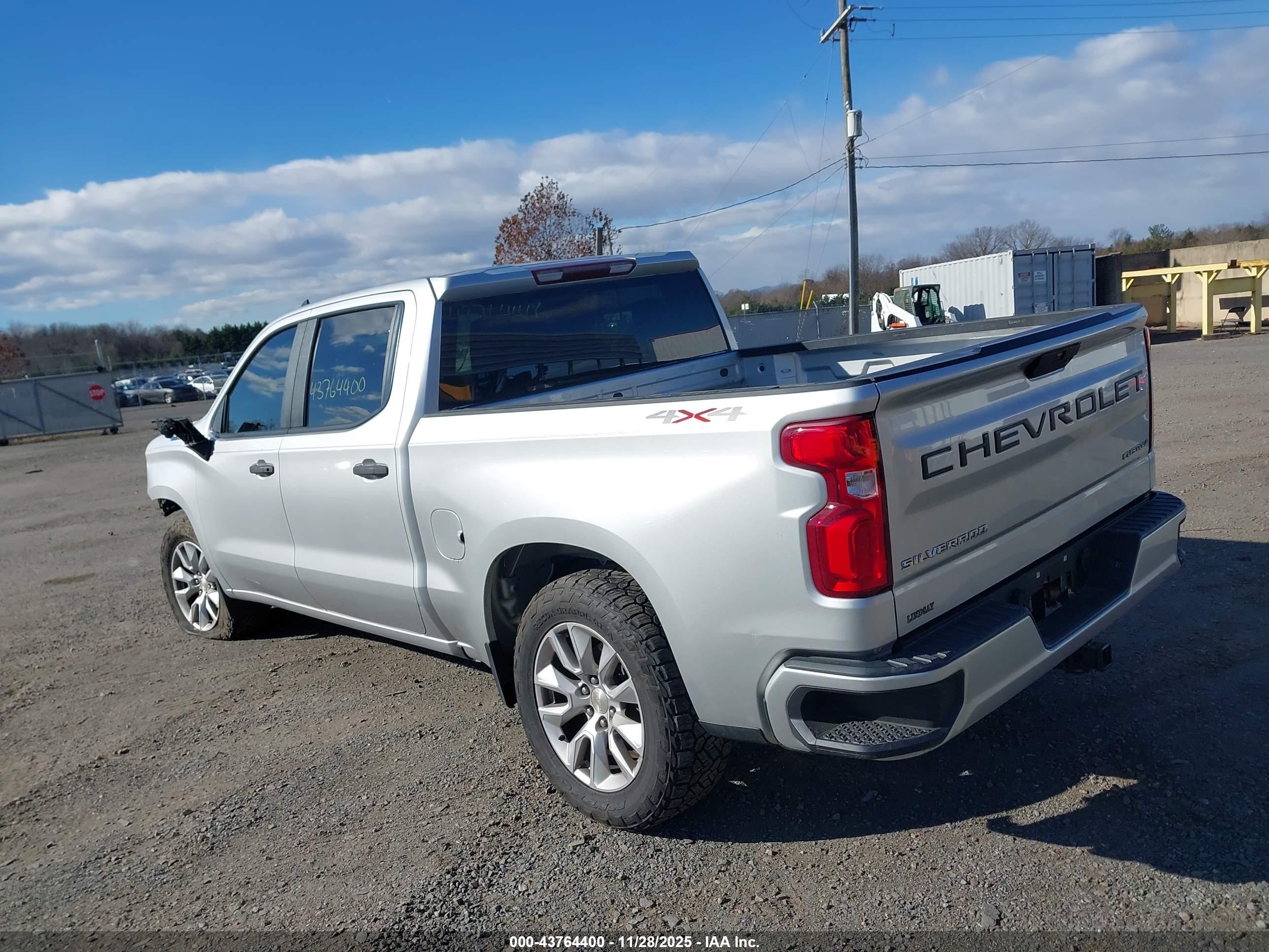 CHEVROLET SILVERADO image 3