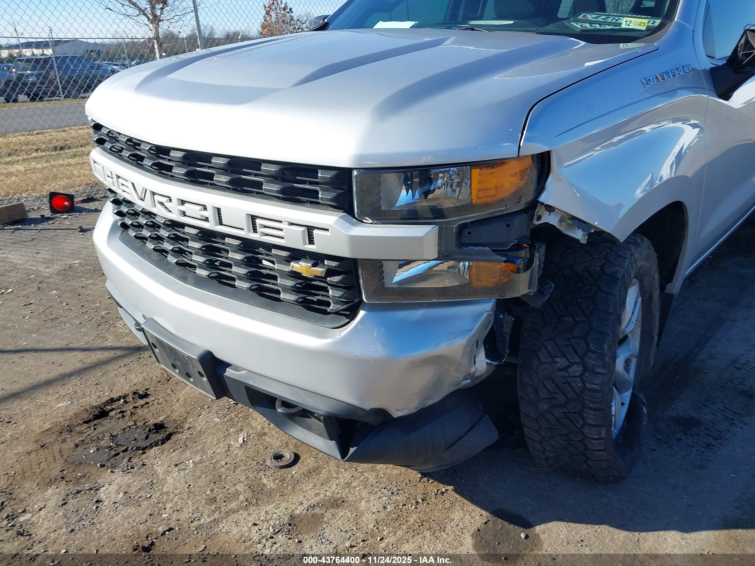 CHEVROLET SILVERADO image 6