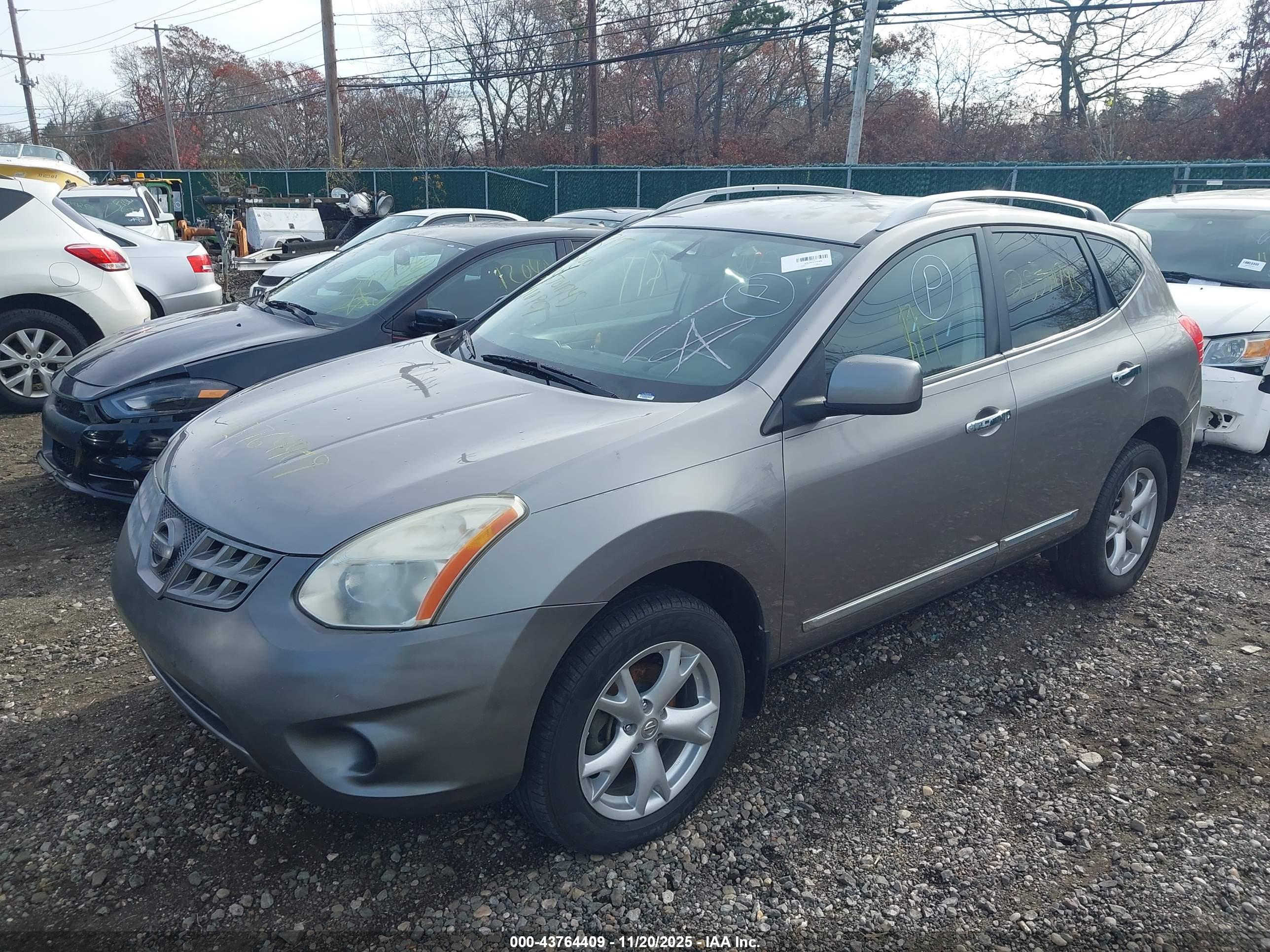NISSAN ROGUE image 2