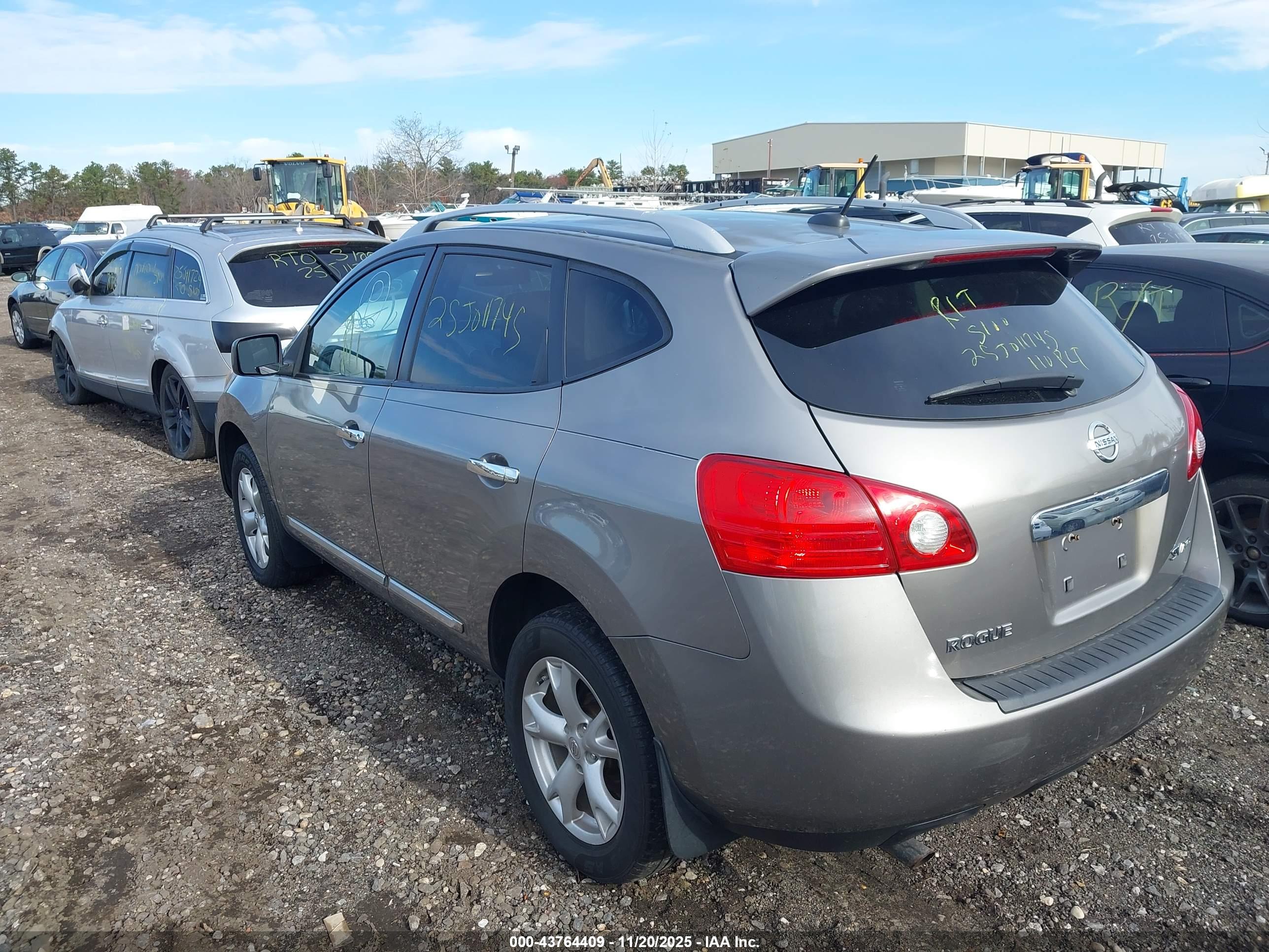 NISSAN ROGUE image 3