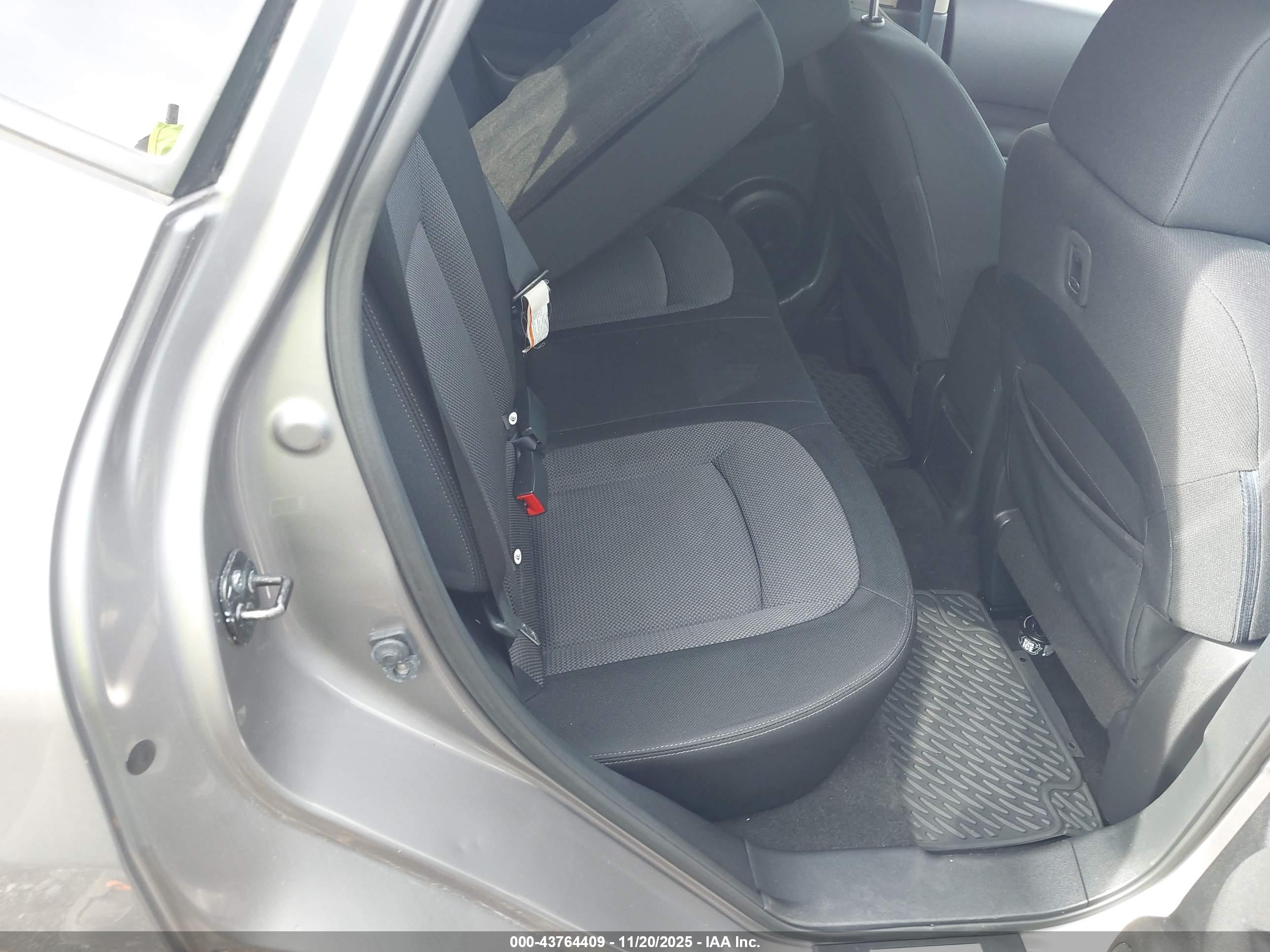 NISSAN ROGUE image 8
