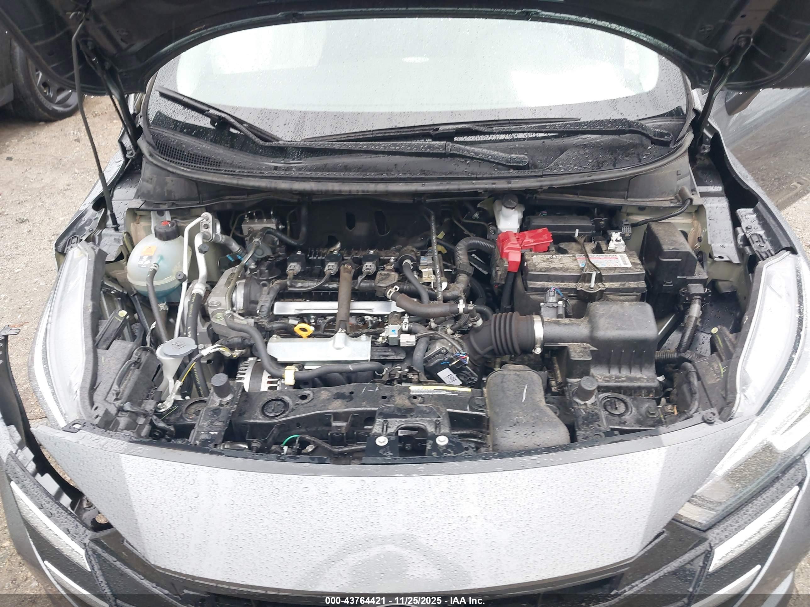 NISSAN VERSA image 10
