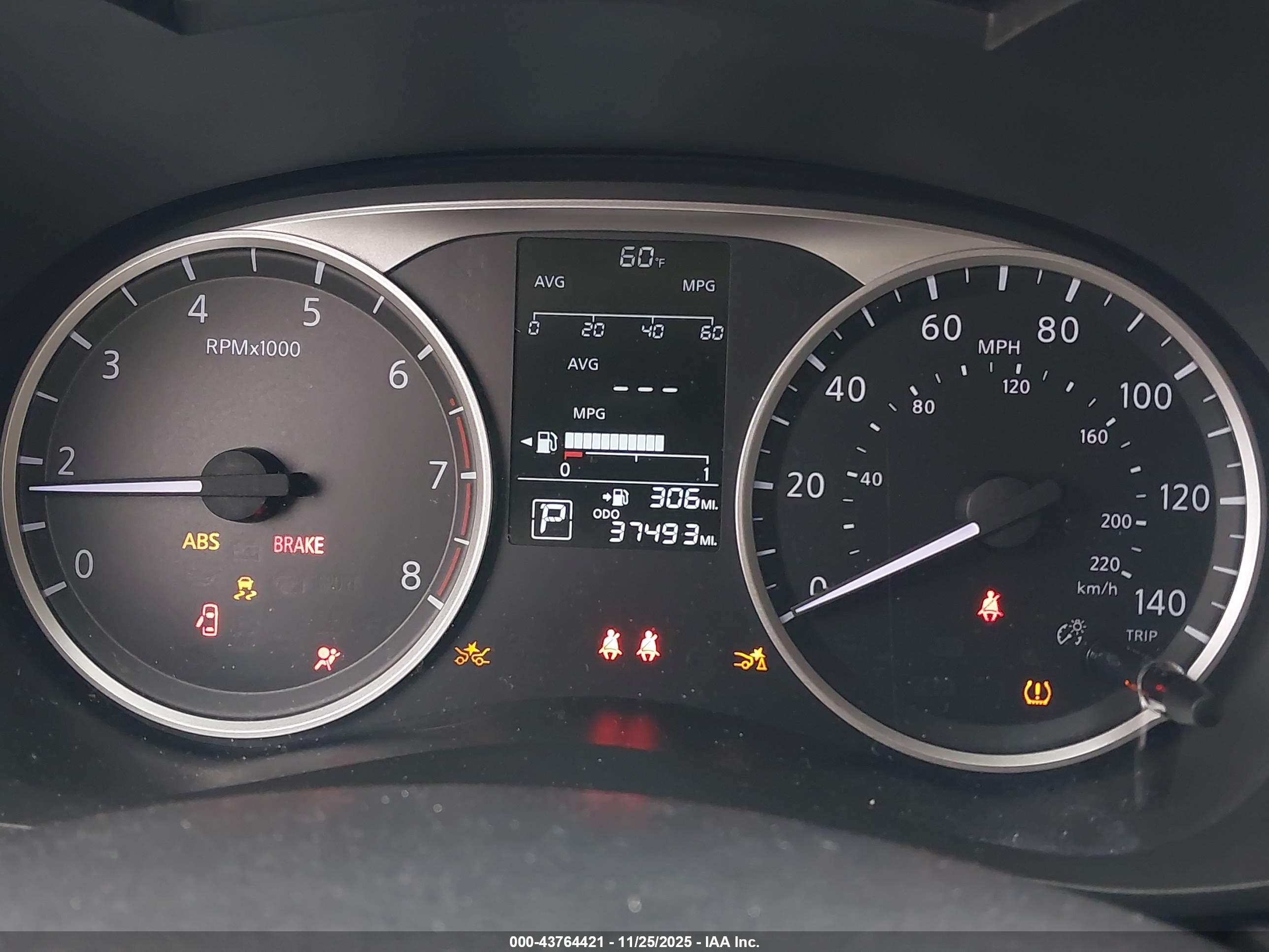 NISSAN VERSA image 7