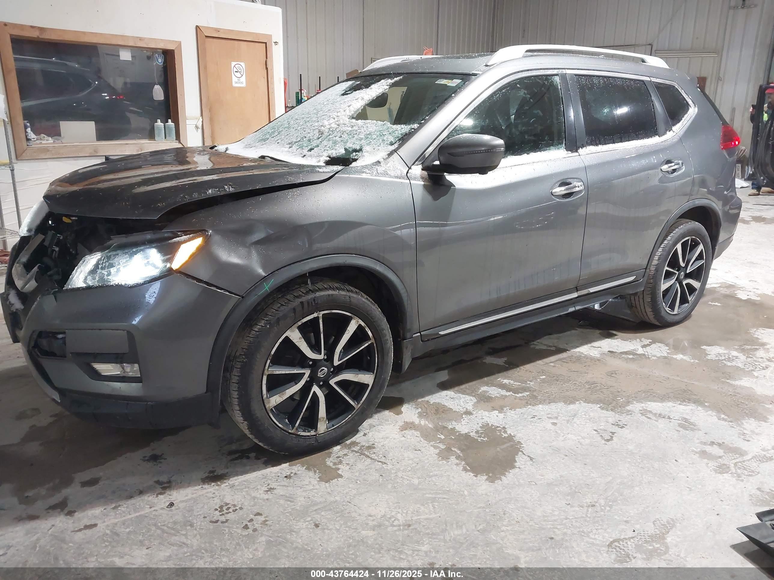 NISSAN ROGUE image 2