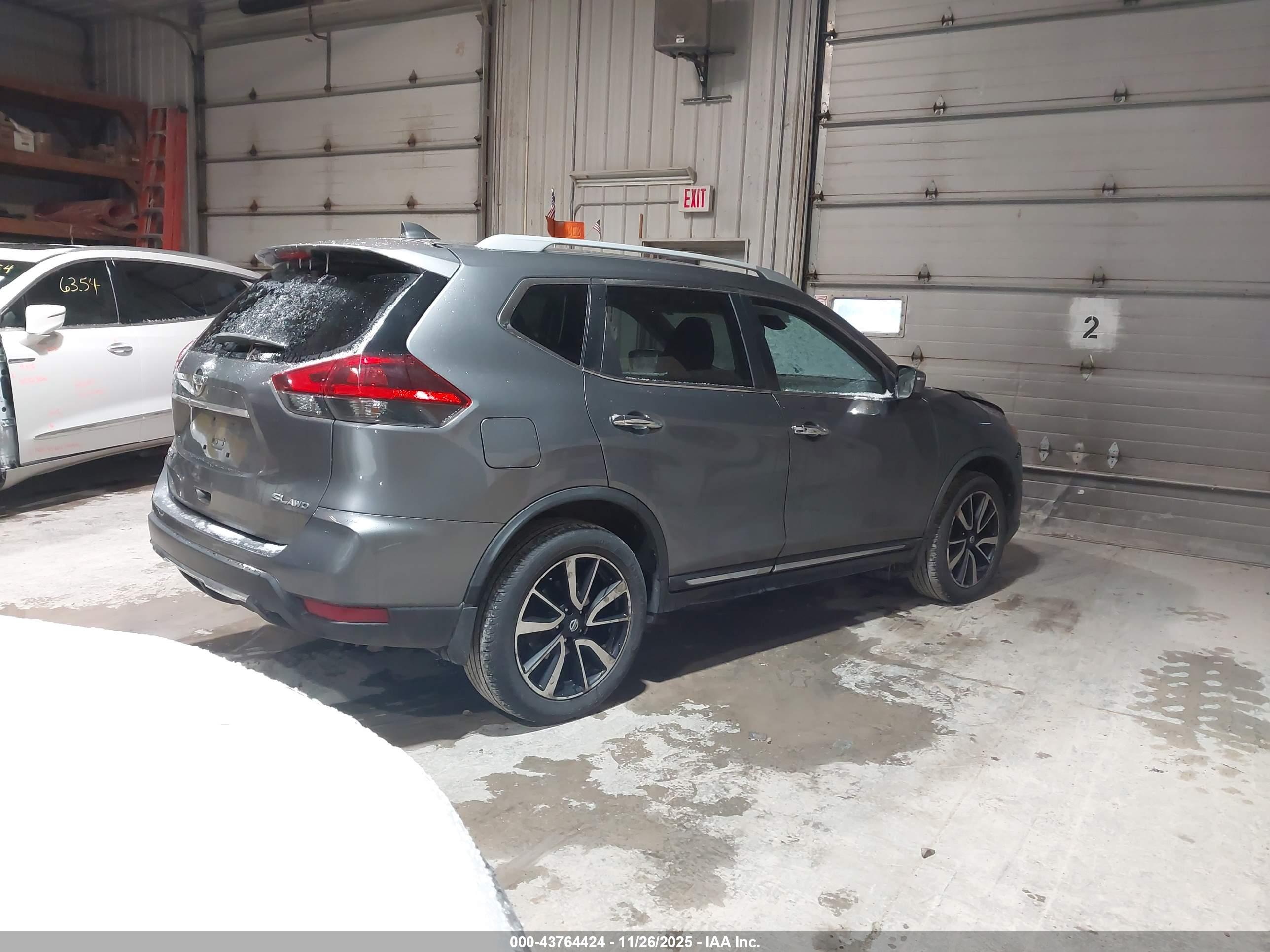 NISSAN ROGUE image 4