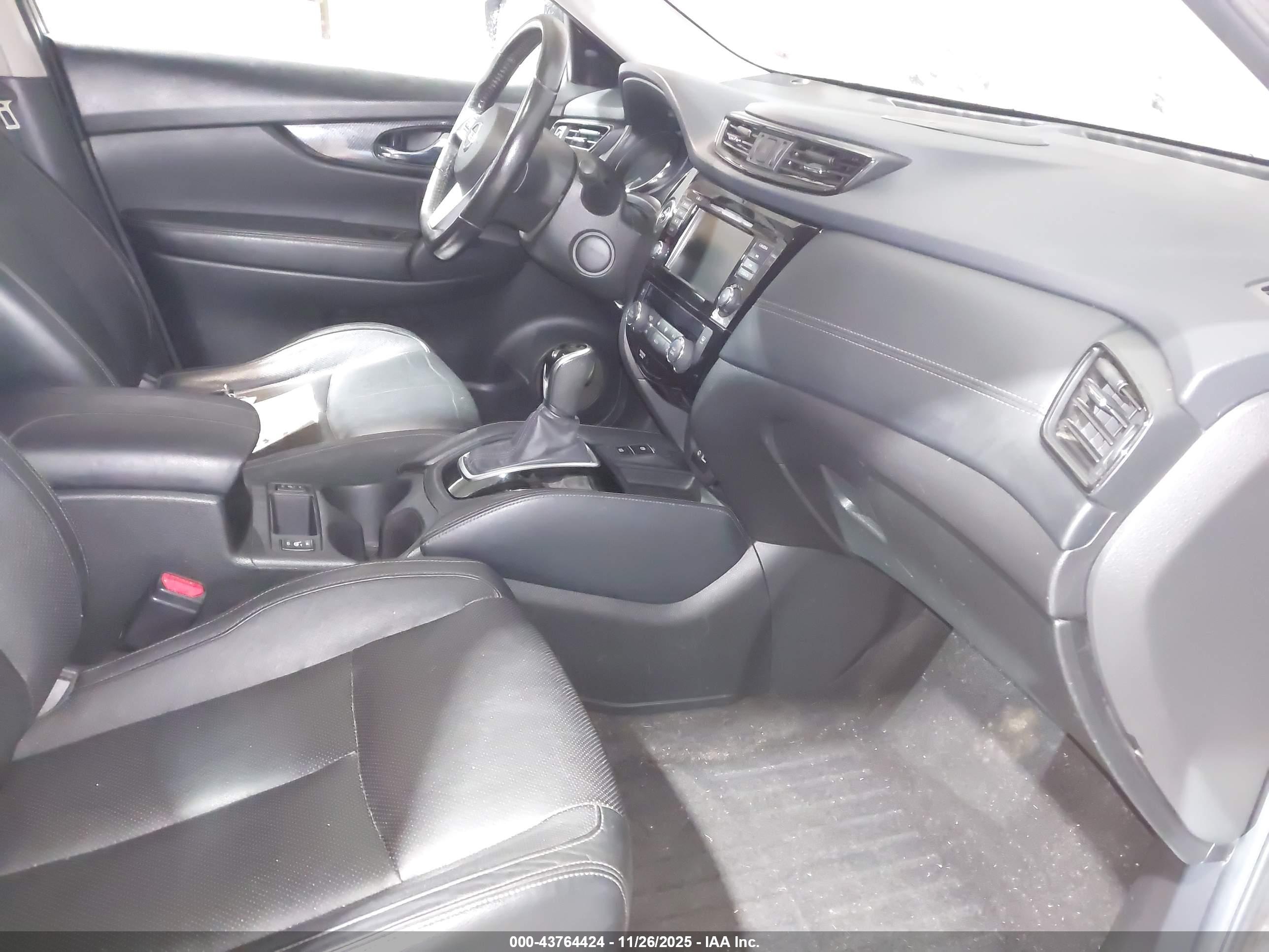 NISSAN ROGUE image 5