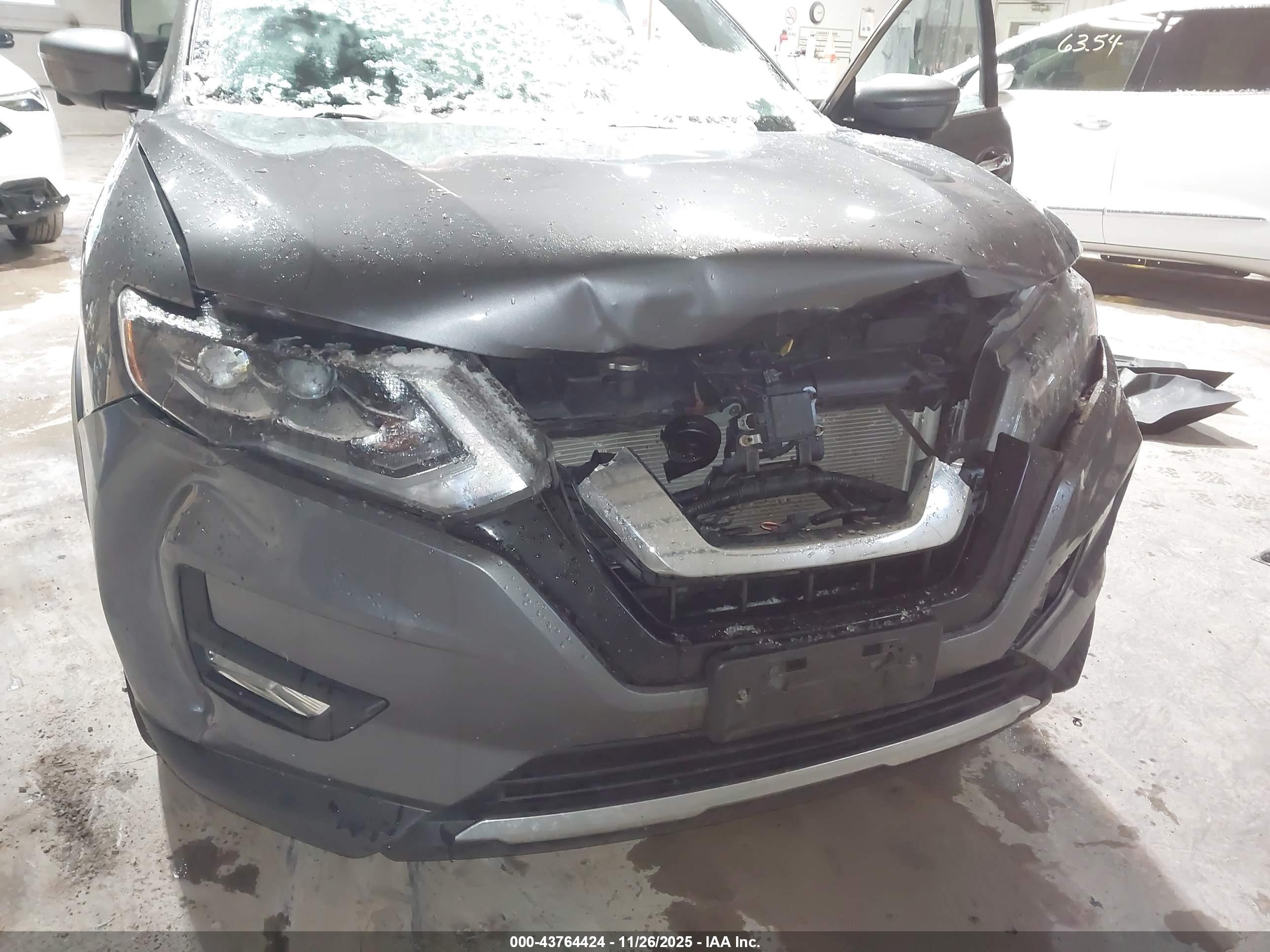 NISSAN ROGUE image 6