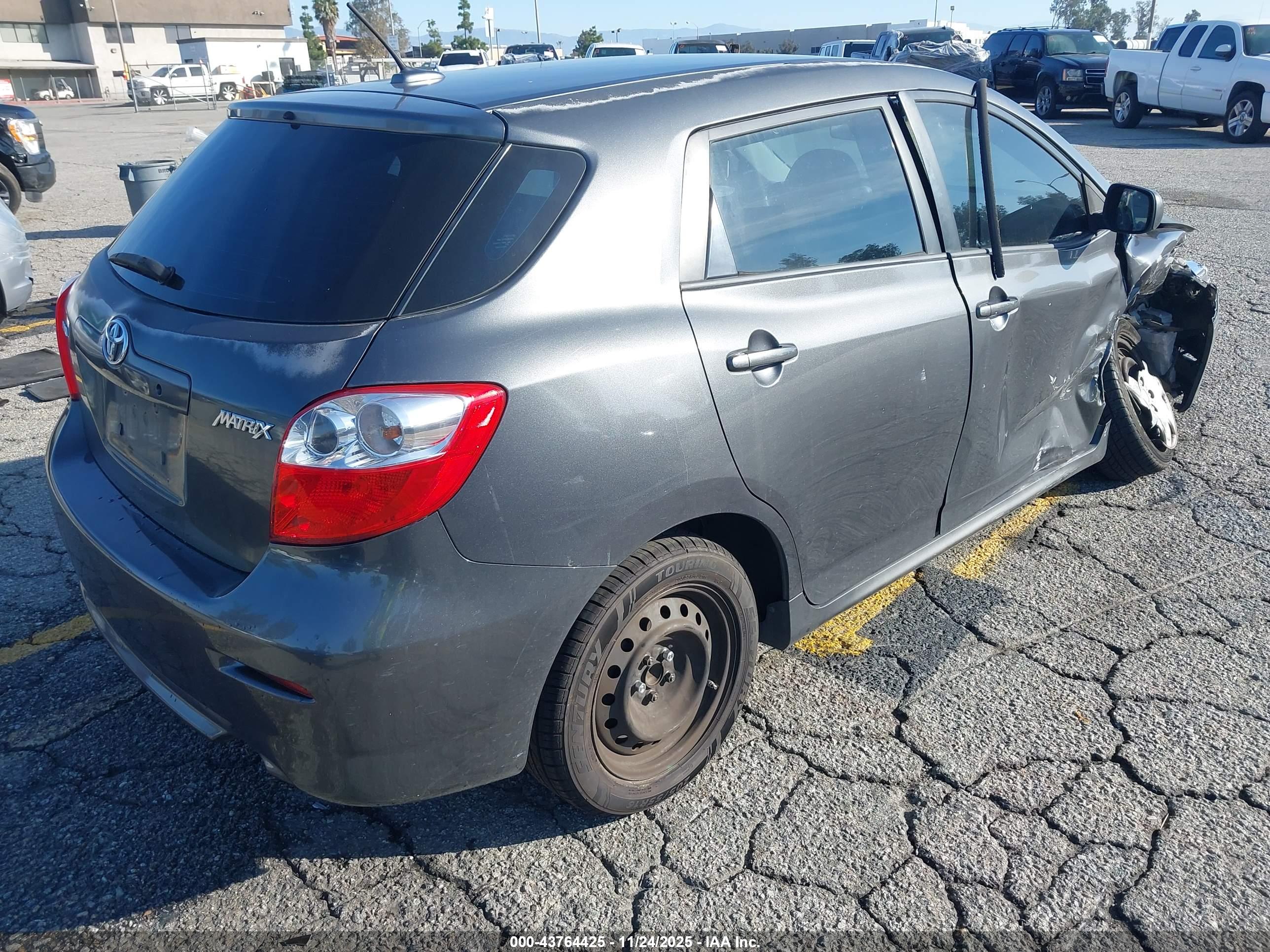TOYOTA MATRIX image 4