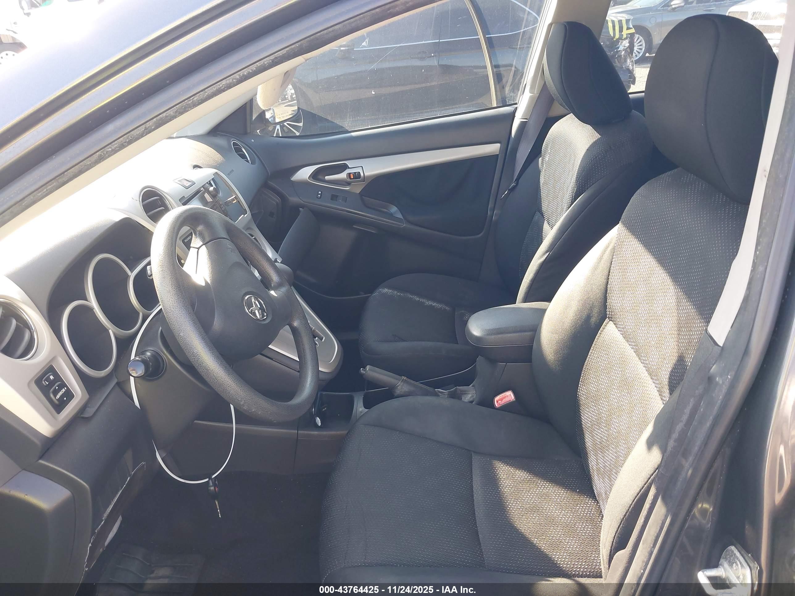 TOYOTA MATRIX image 5