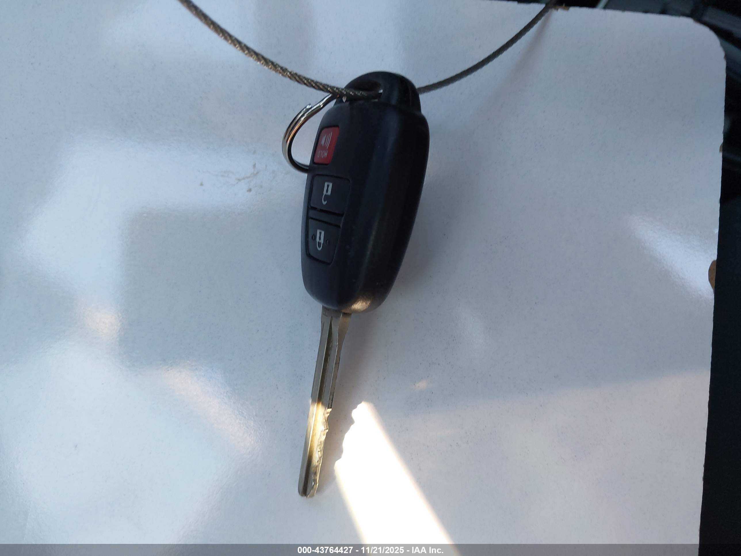 TOYOTA RAV4 image 11