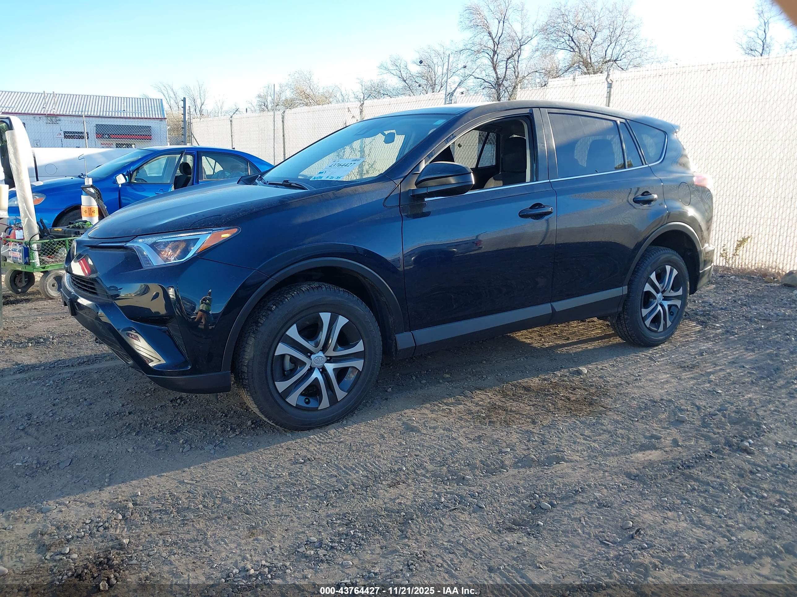TOYOTA RAV4 image 2