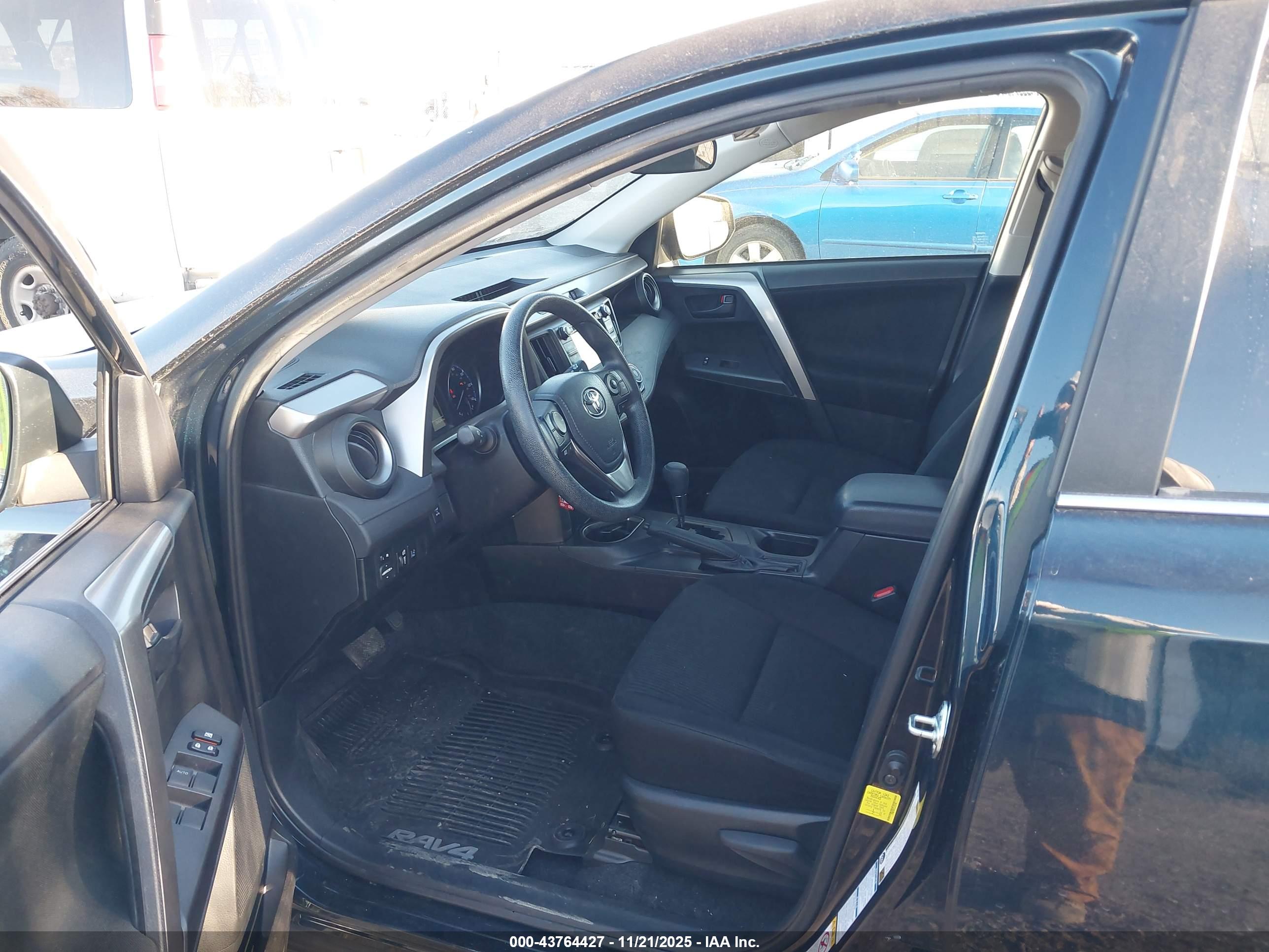 TOYOTA RAV4 image 5