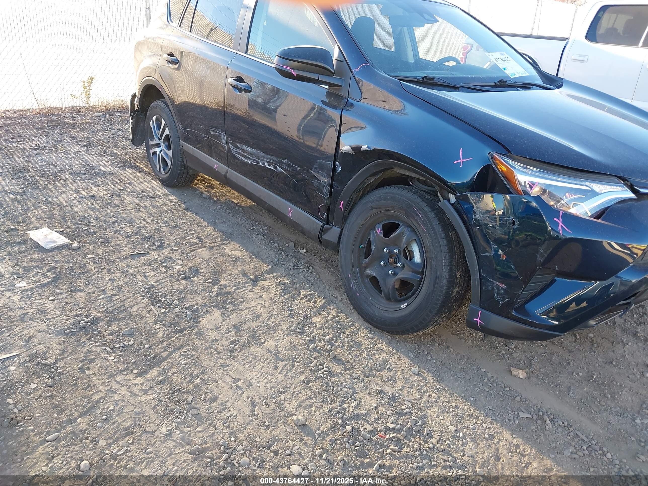 TOYOTA RAV4 image 6