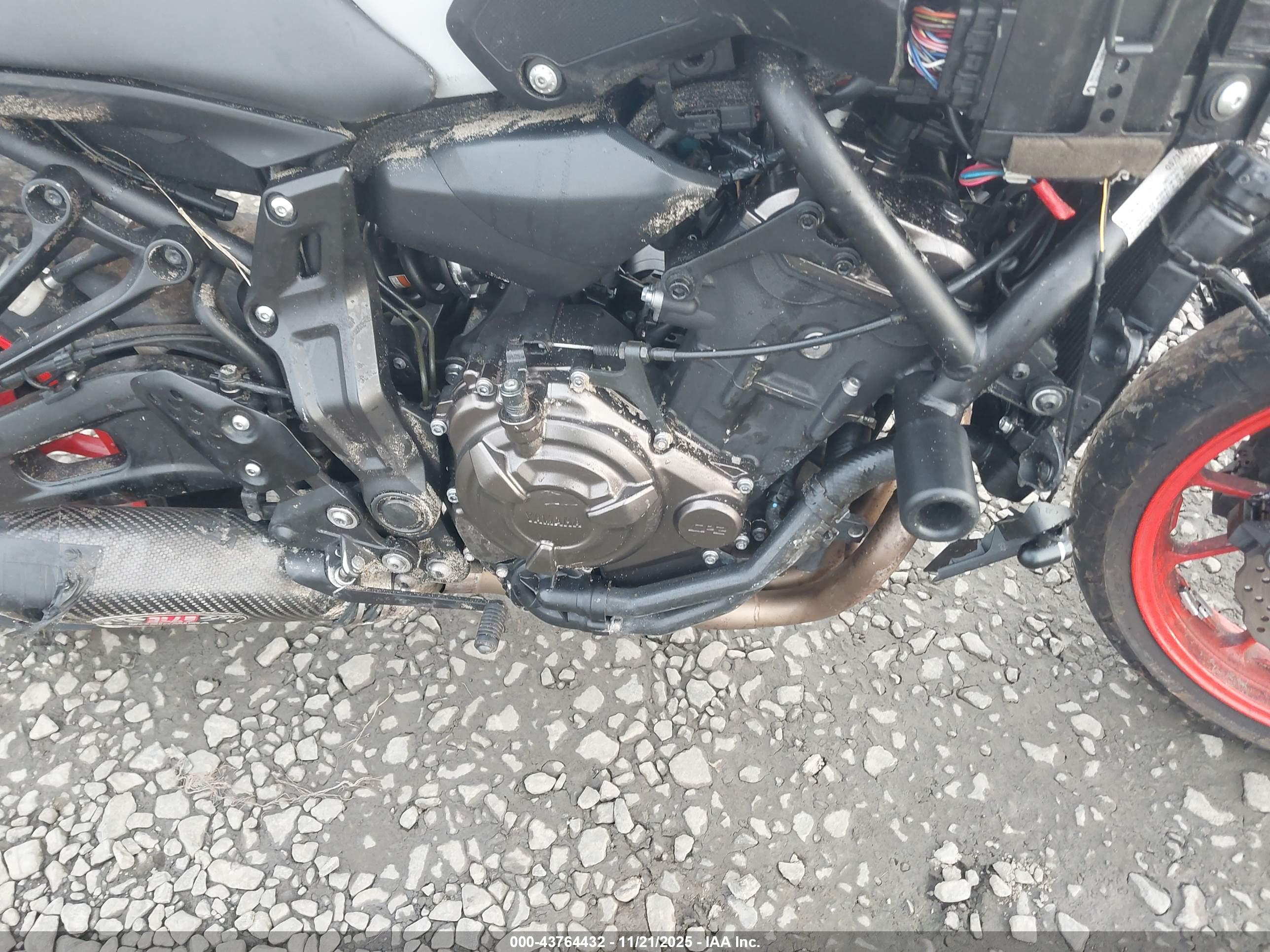 YAMAHA MT07 image 8