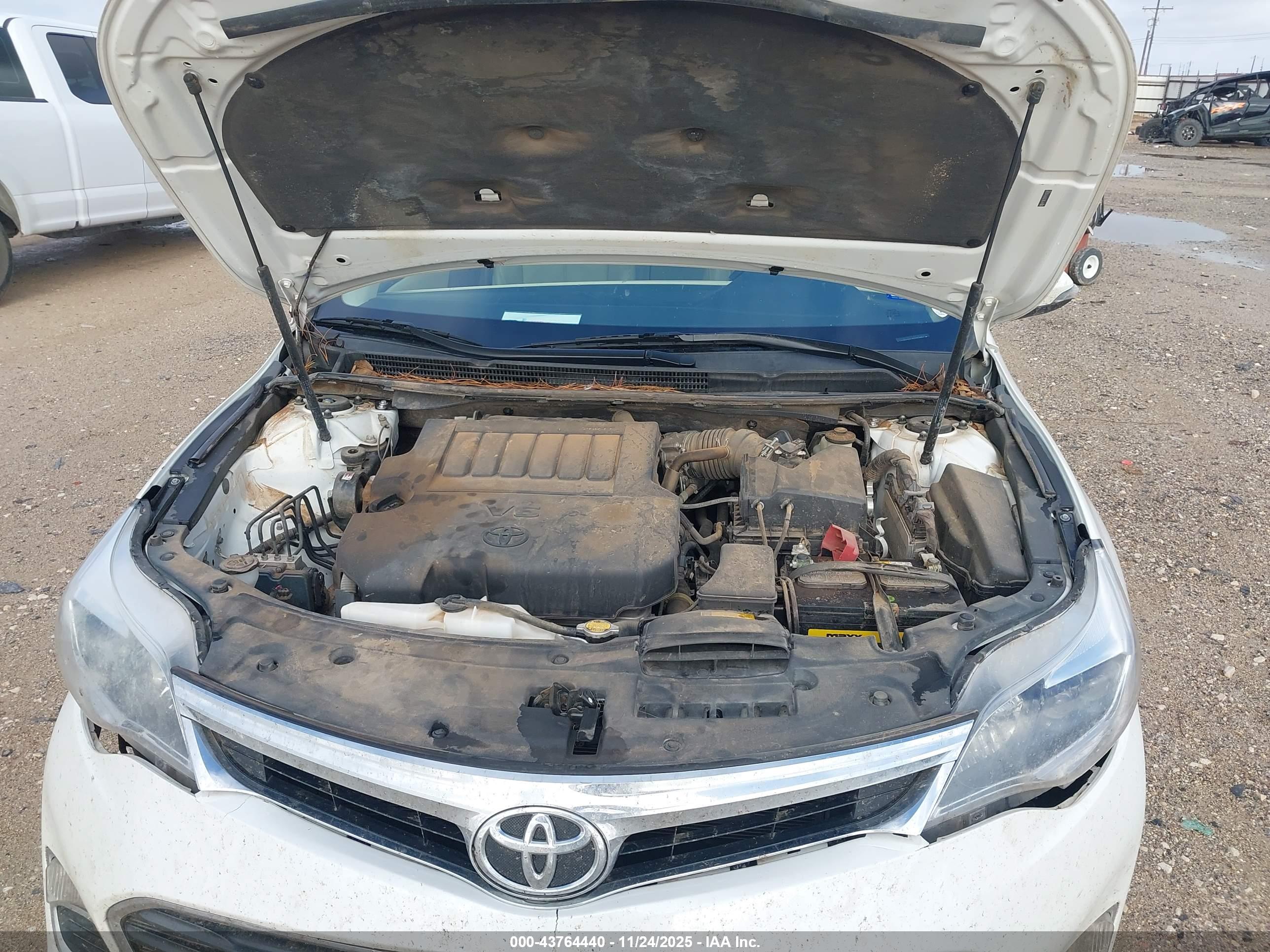TOYOTA AVALON image 10