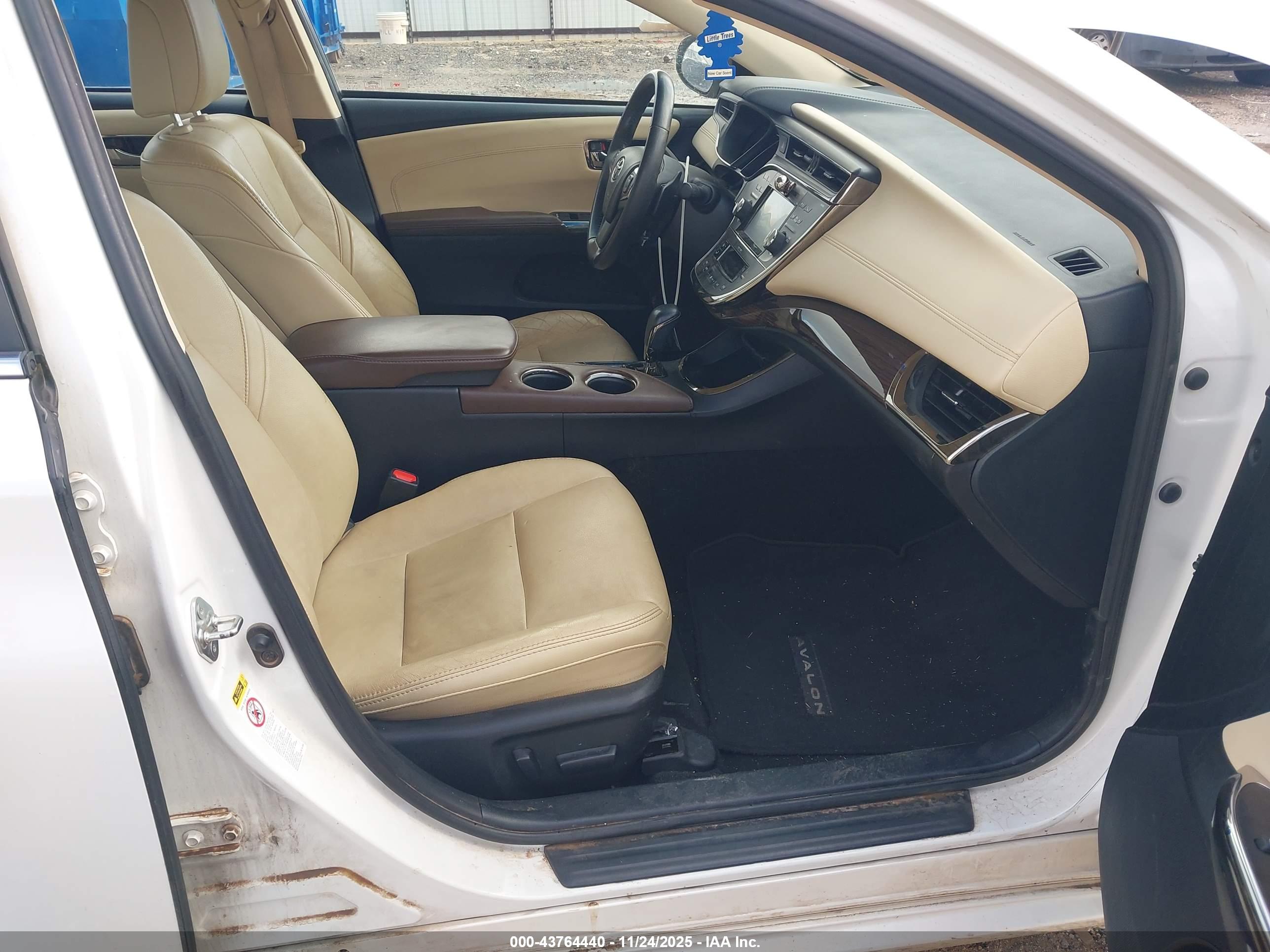 TOYOTA AVALON image 5