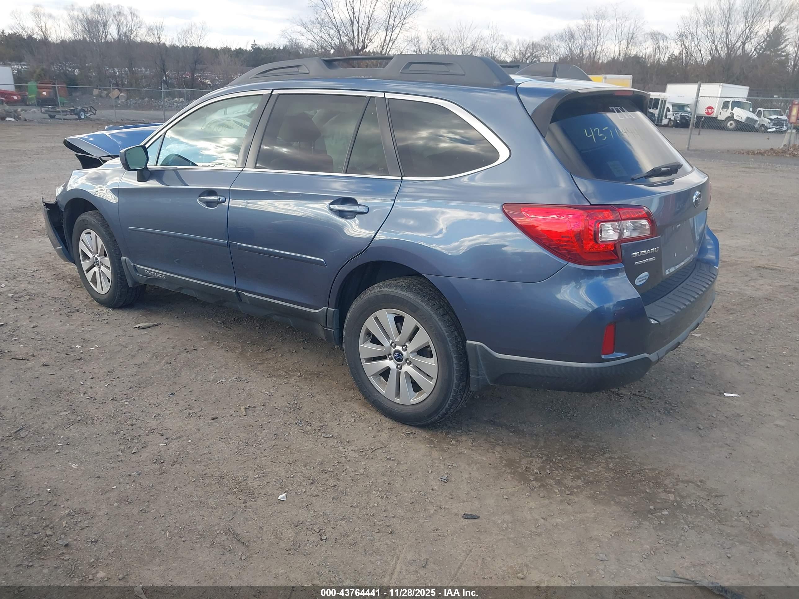 SUBARU OUTBACK image 3