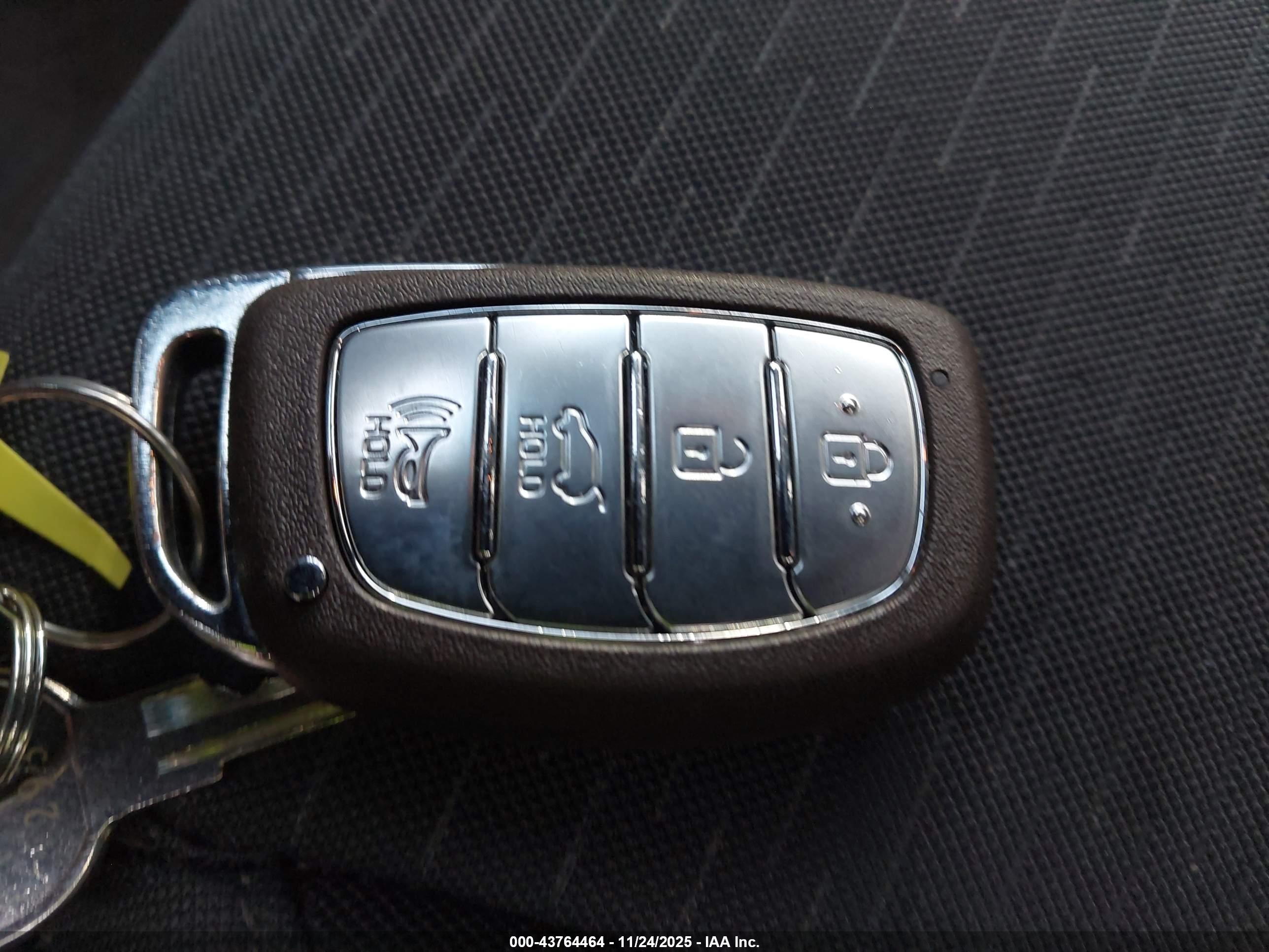 HYUNDAI TUCSON image 11