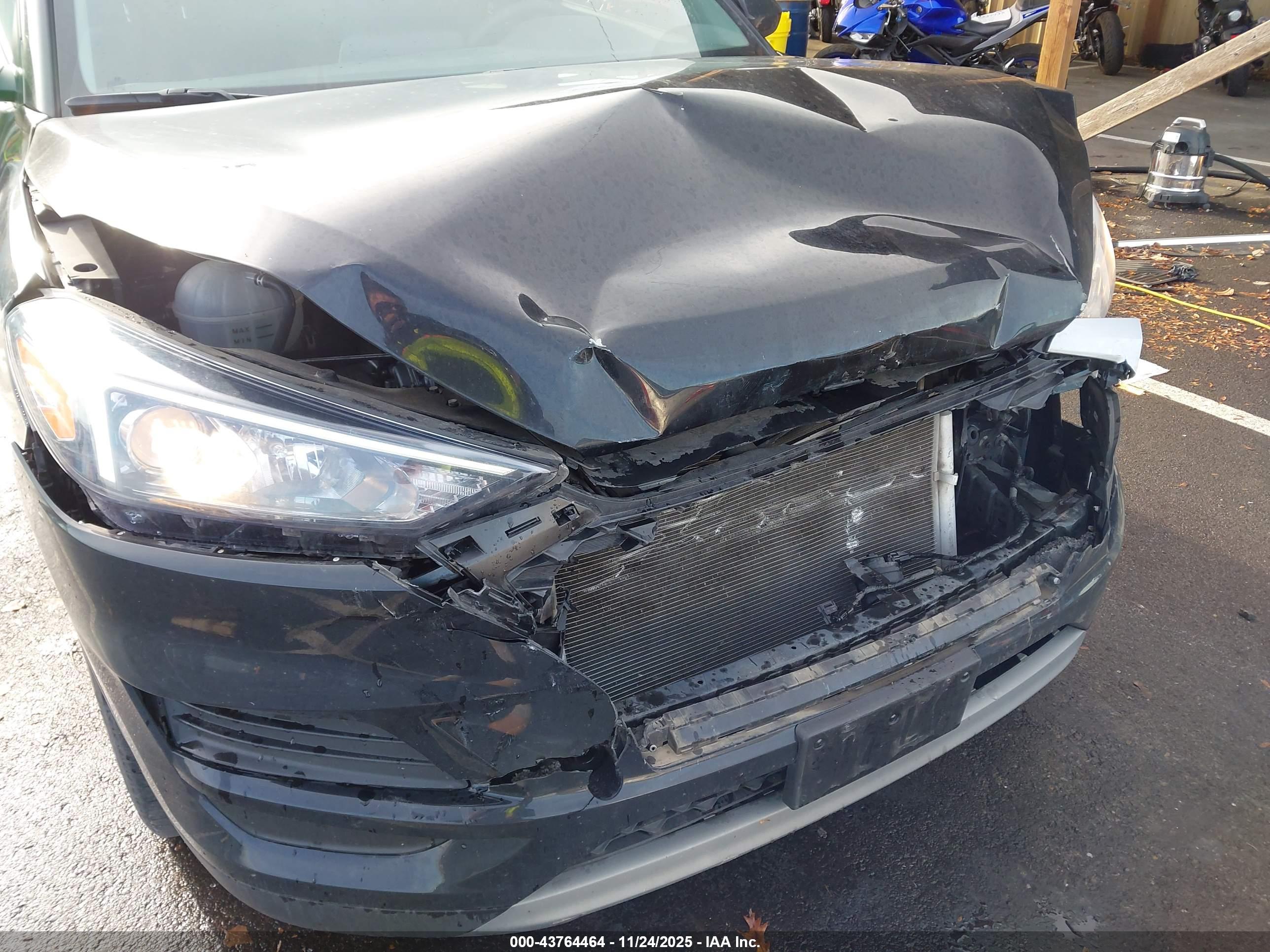 HYUNDAI TUCSON image 6