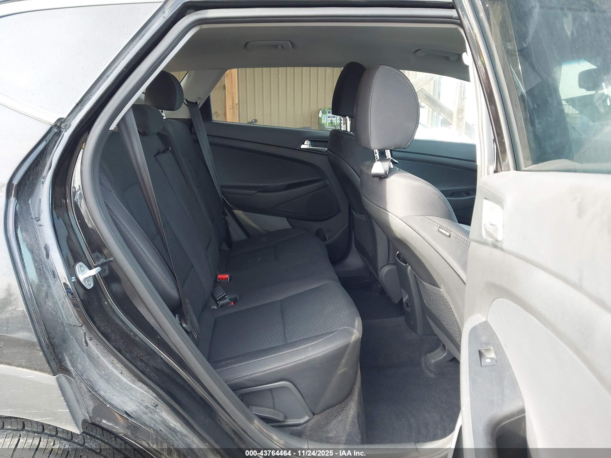 HYUNDAI TUCSON image 8