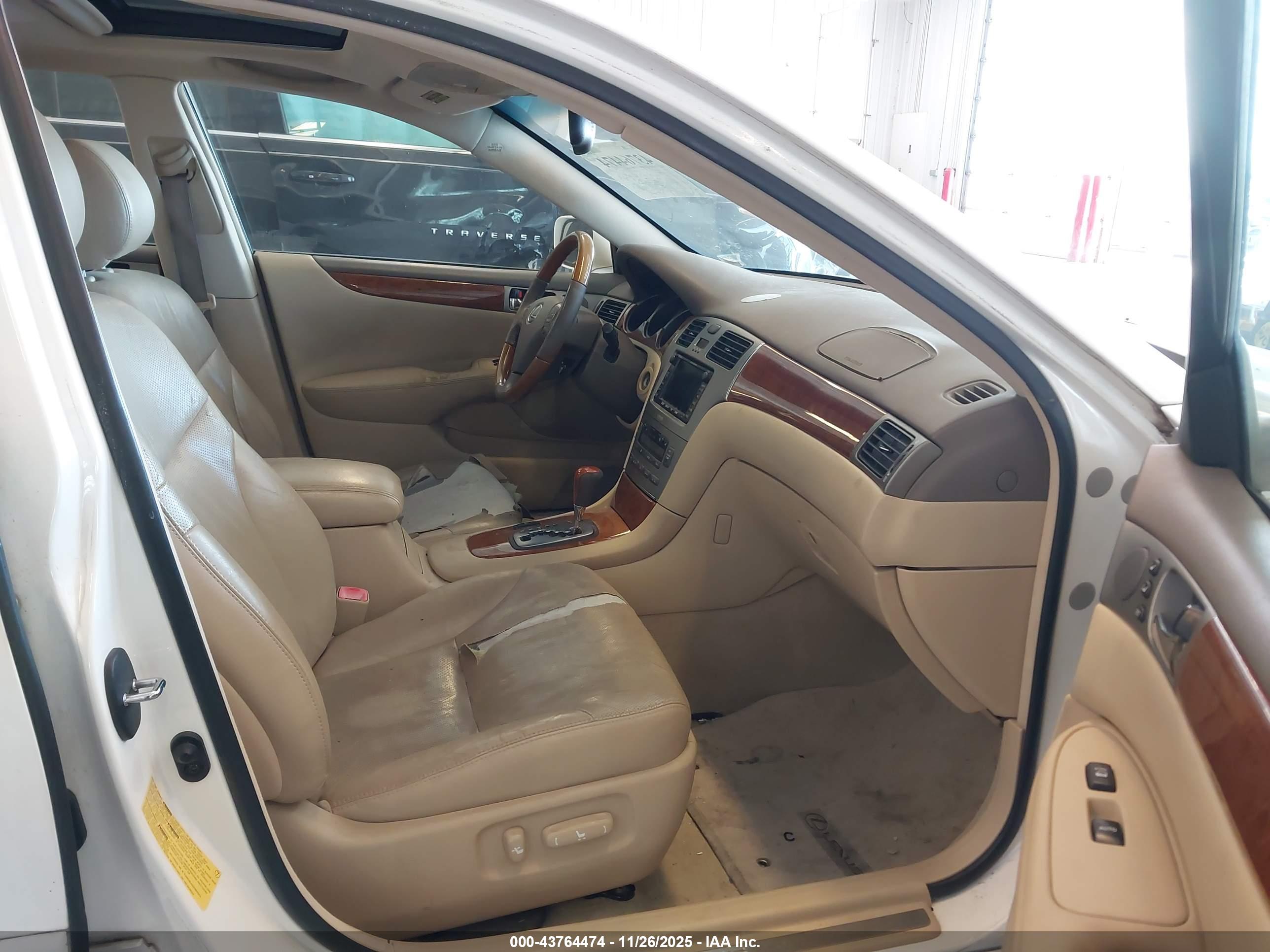 LEXUS ES image 5