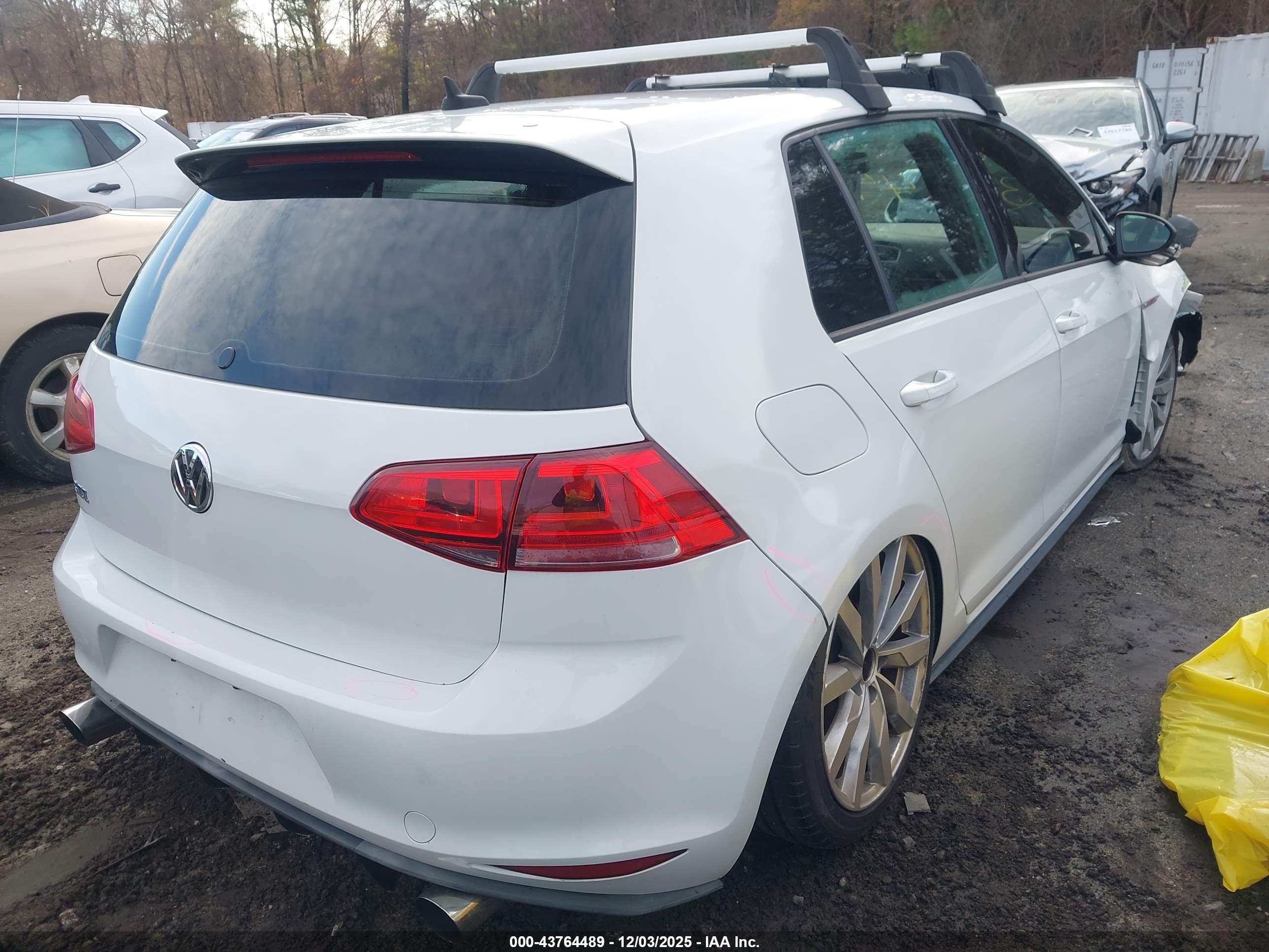 VOLKSWAGEN GOLF image 4
