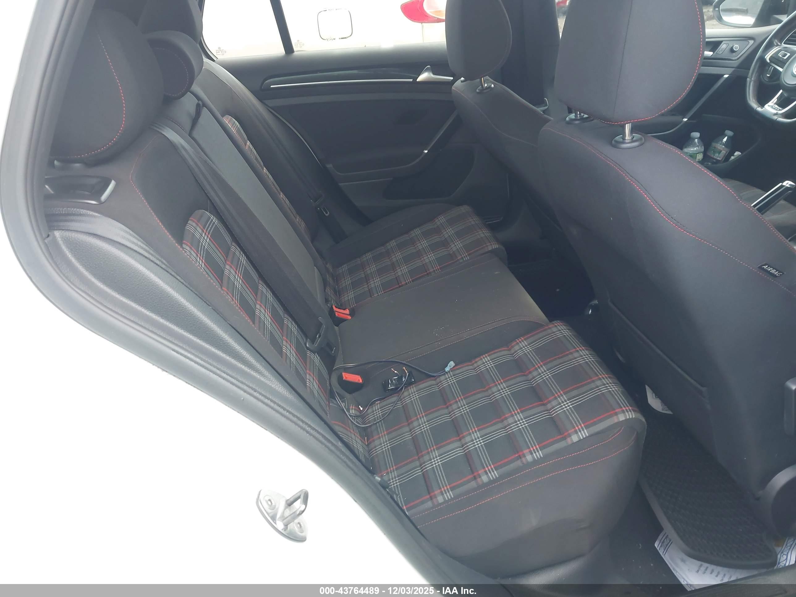 VOLKSWAGEN GOLF image 8