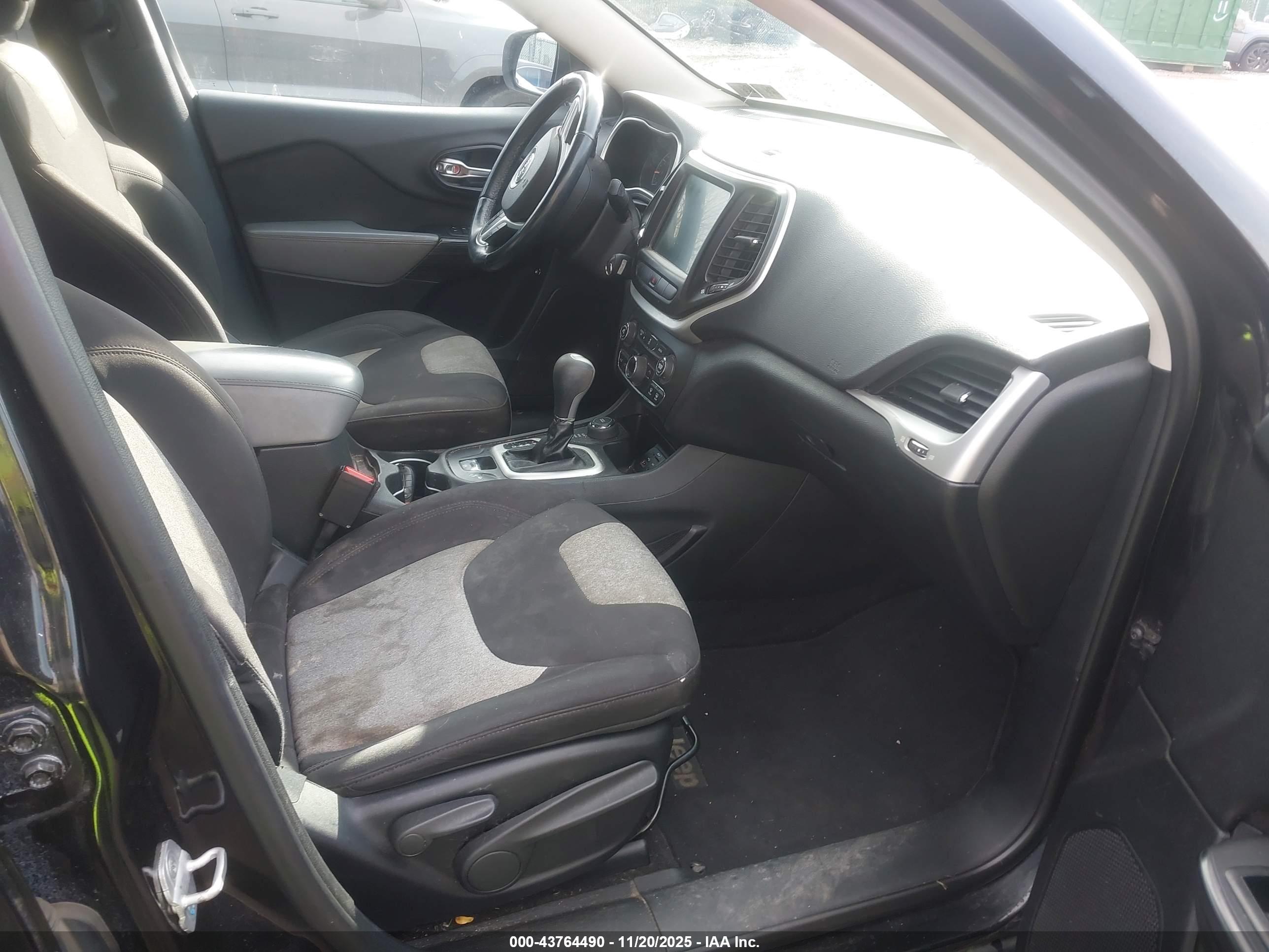 JEEP CHEROKEE image 5