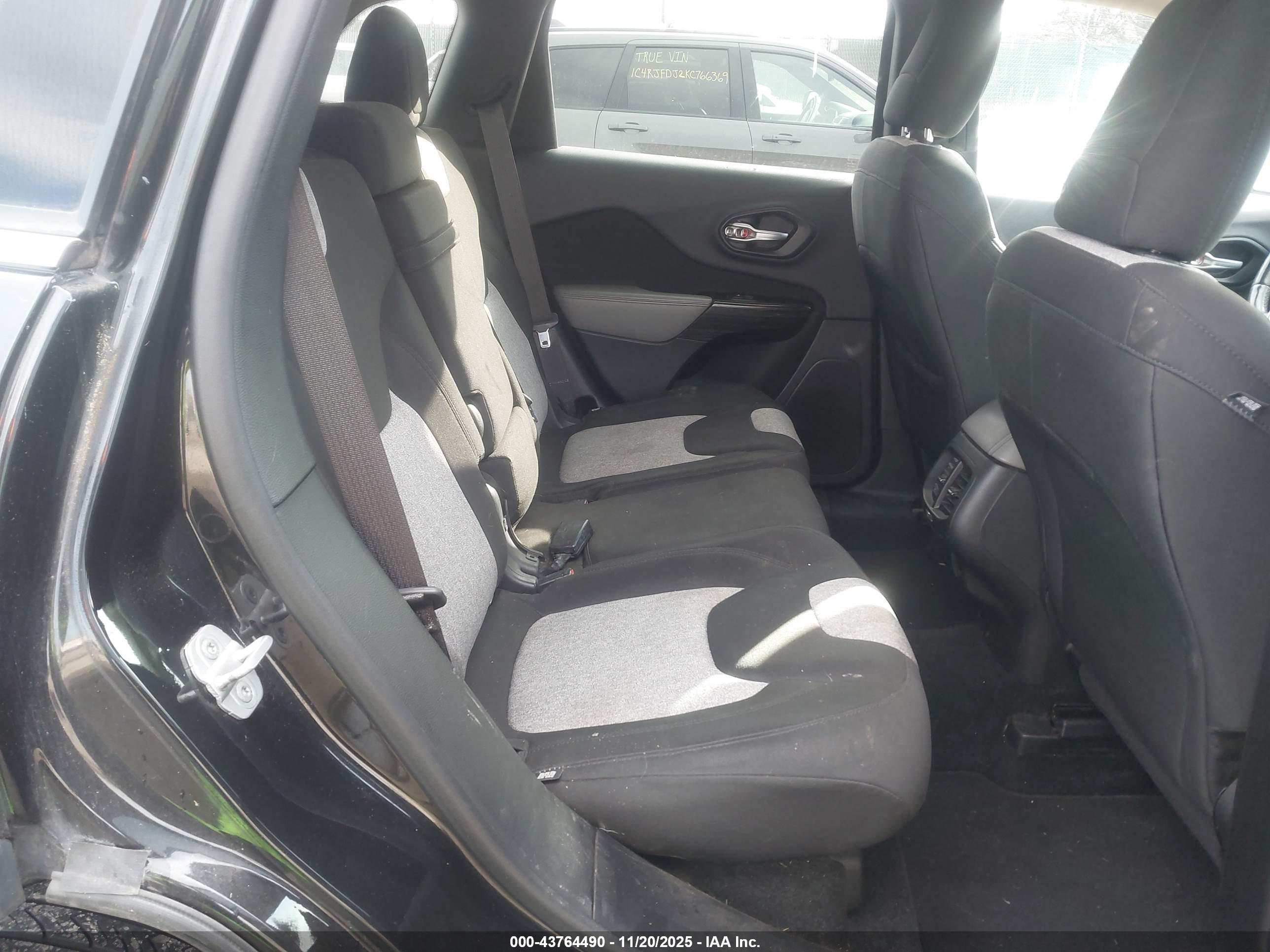 JEEP CHEROKEE image 8
