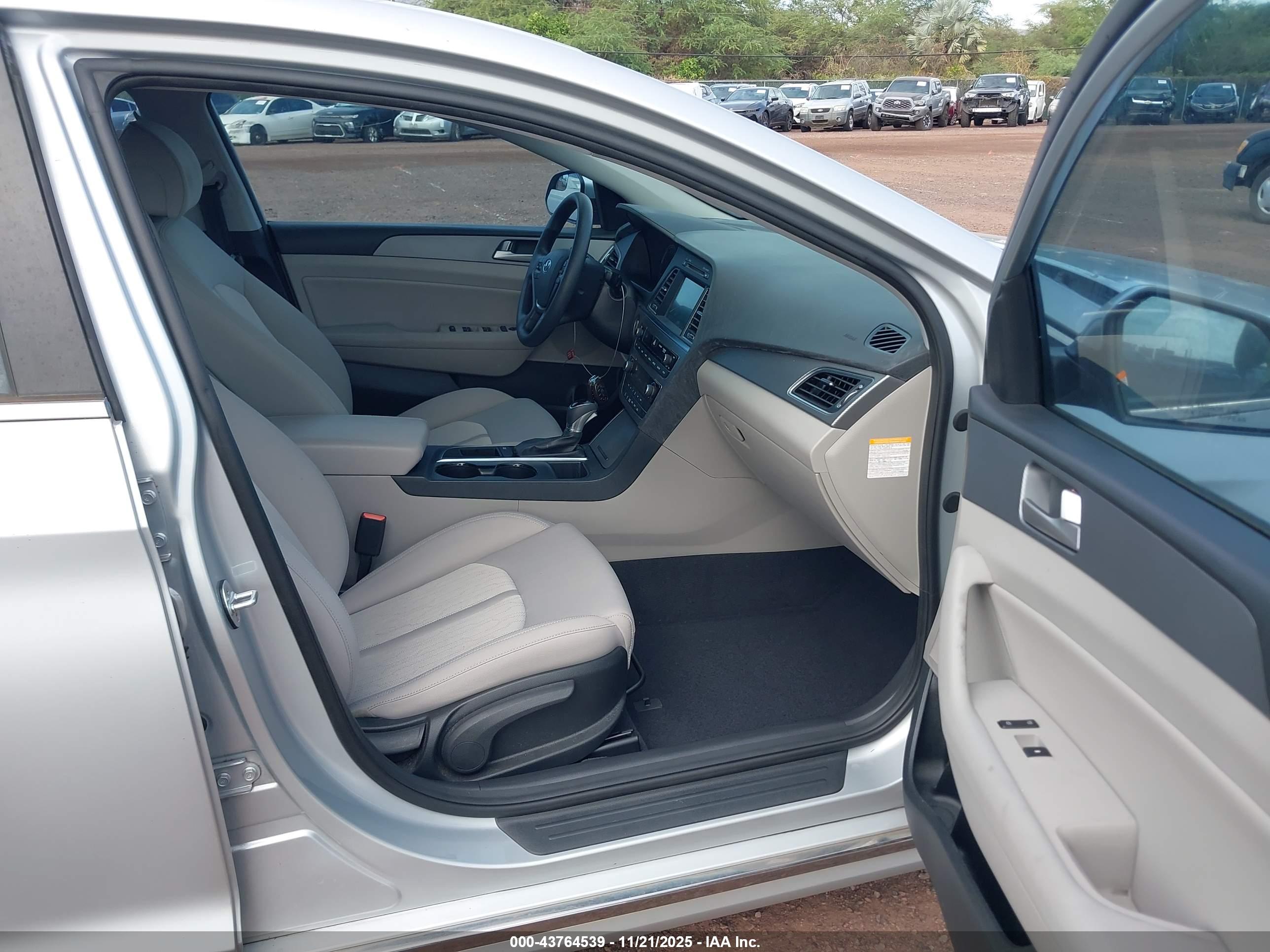 HYUNDAI SONATA image 5