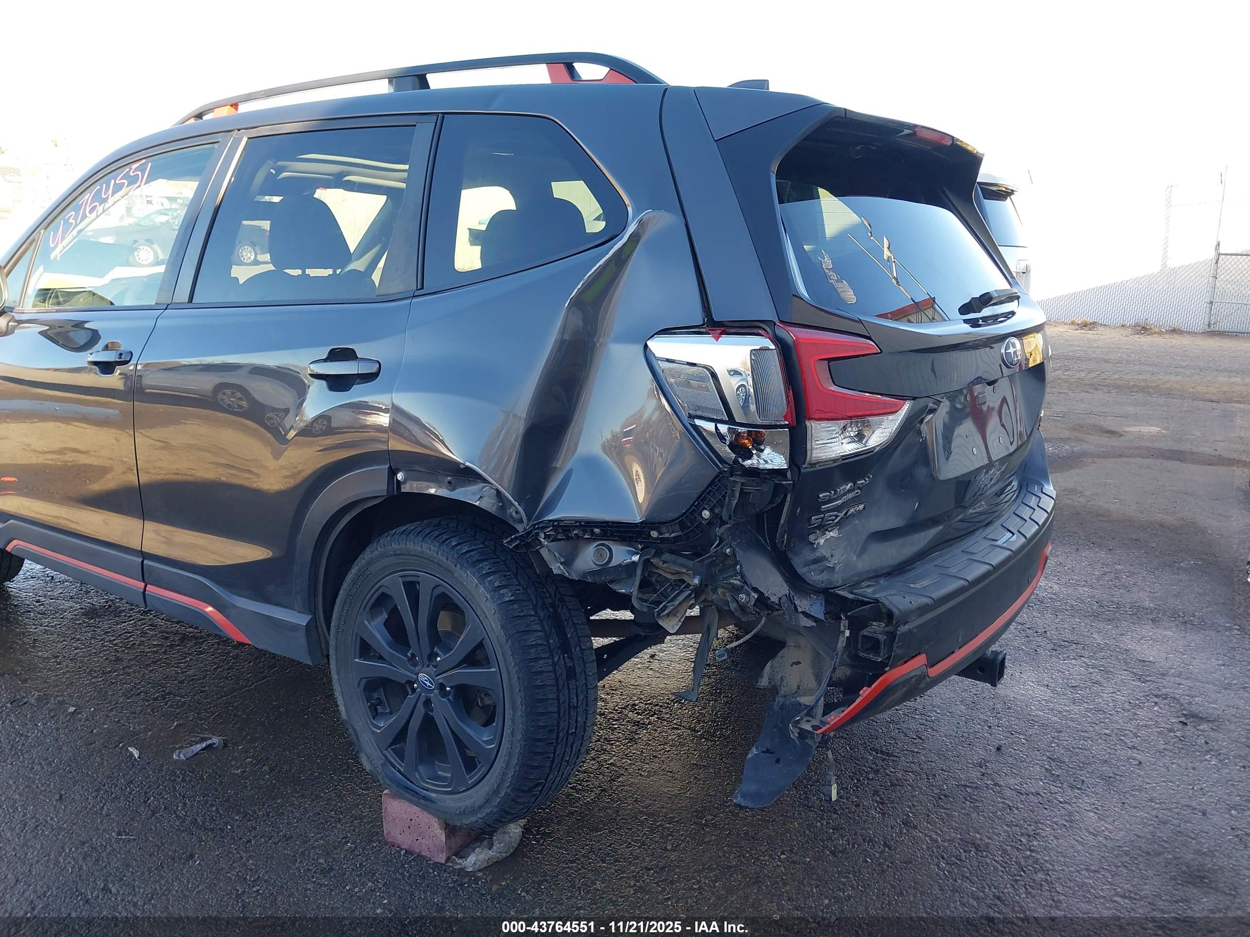SUBARU FORESTER image 6
