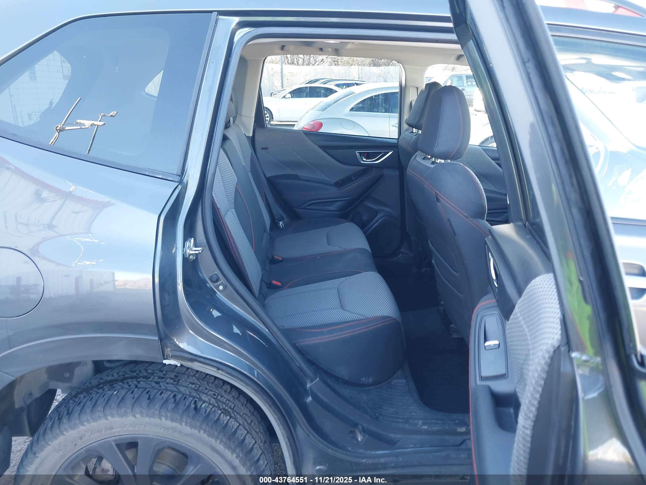 SUBARU FORESTER image 8